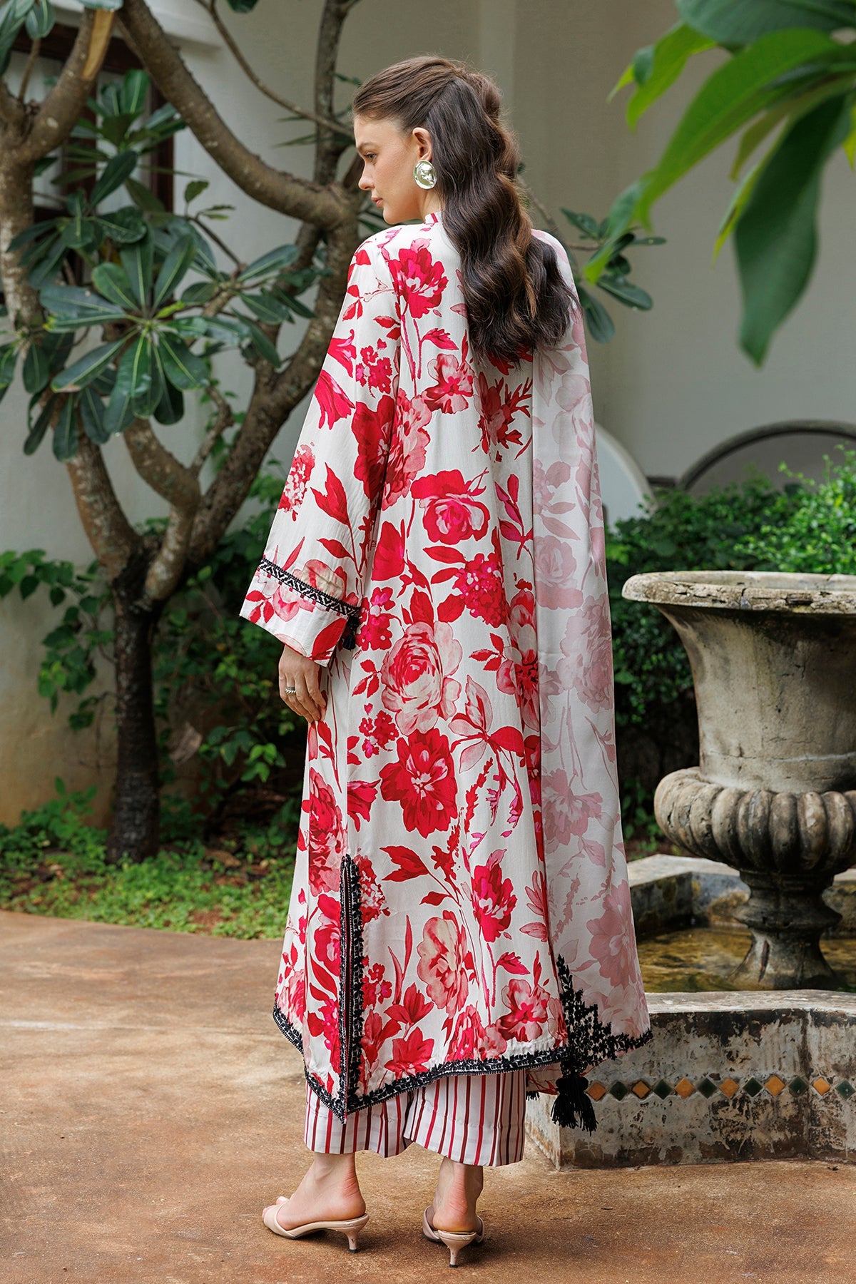 EMBROIDERED VISCOSE SILK UF-4583