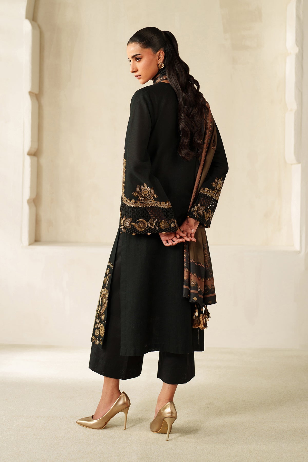 EMBROIDERED KHADDAR UF-4328