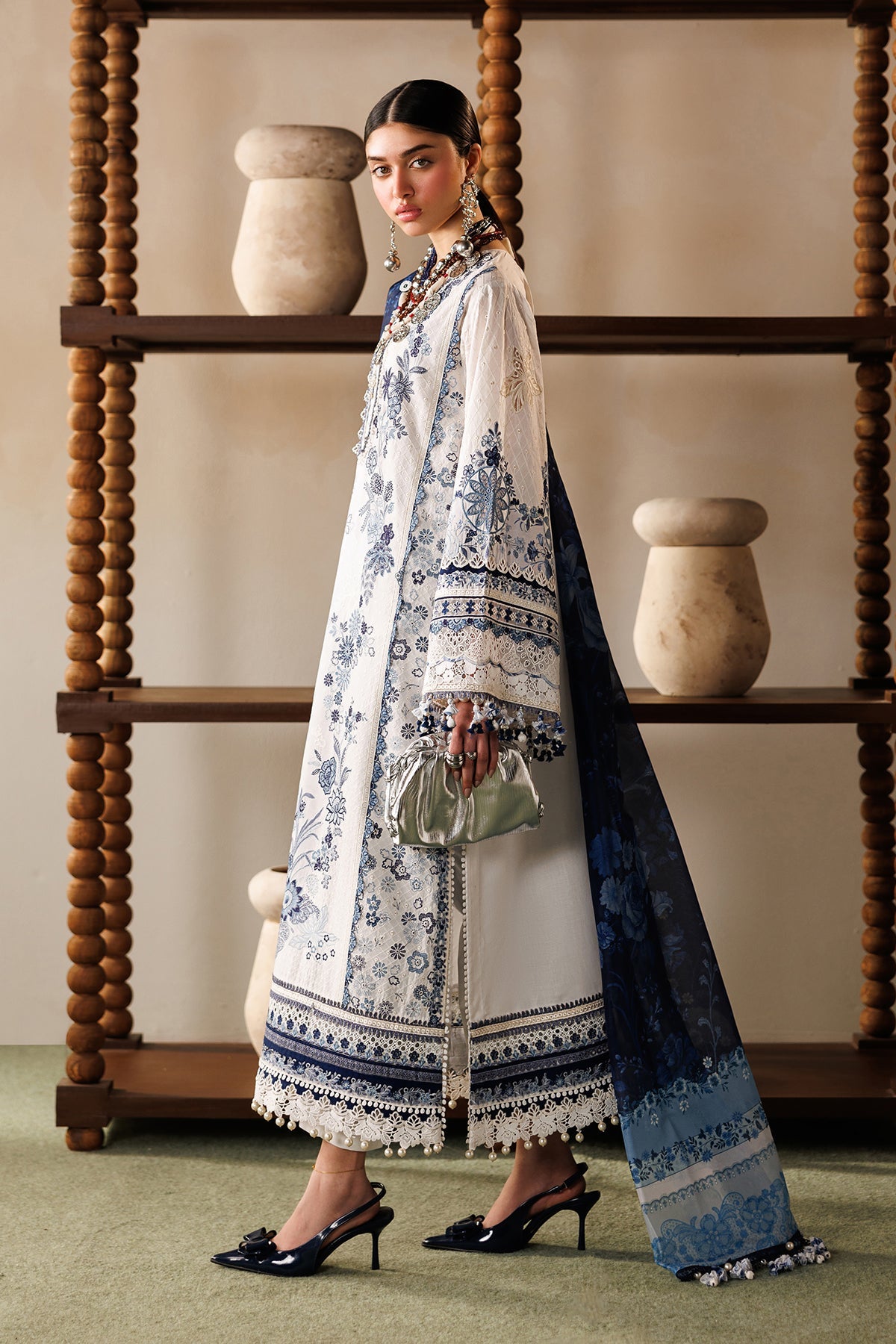EMBROIDERED LAWN EL26-D06 STITCHED