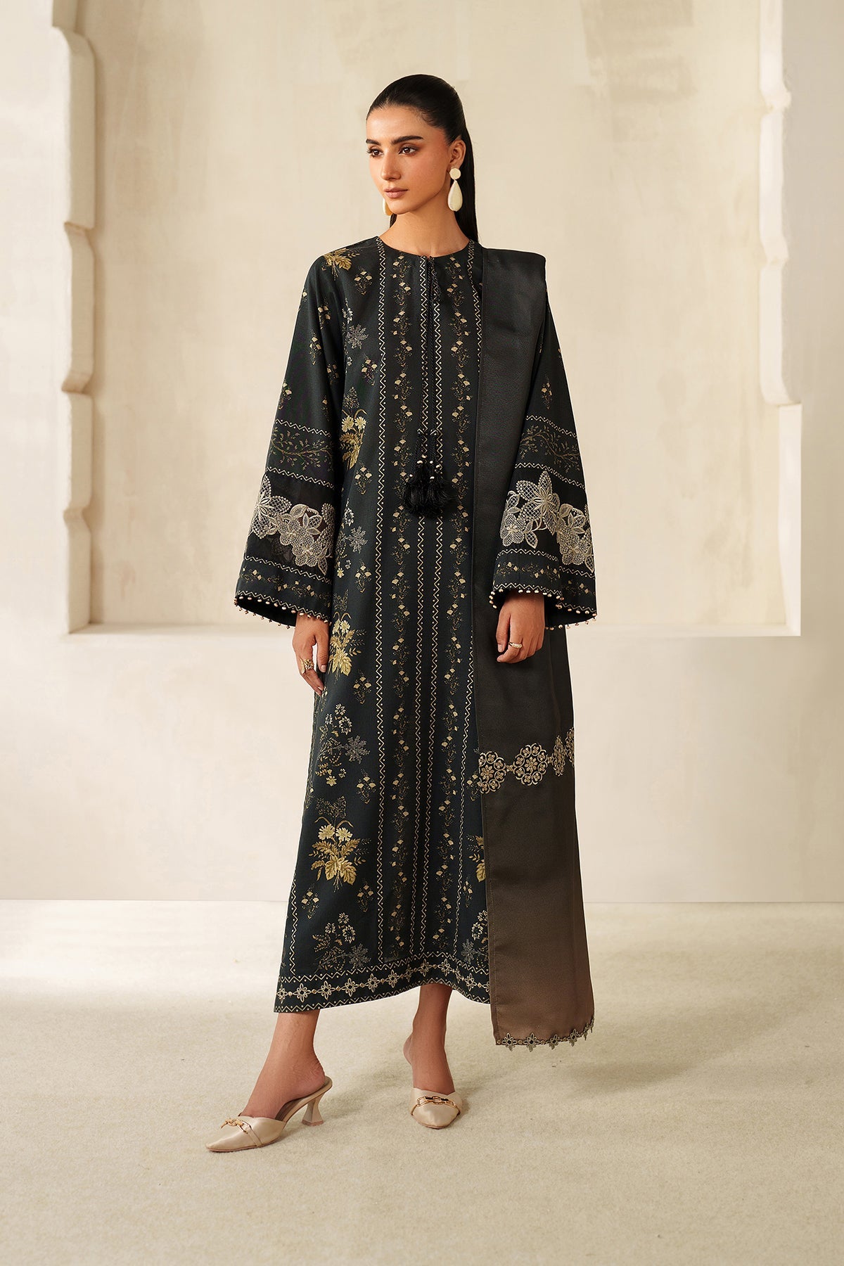 EMBROIDERED KHADDAR UF-4332