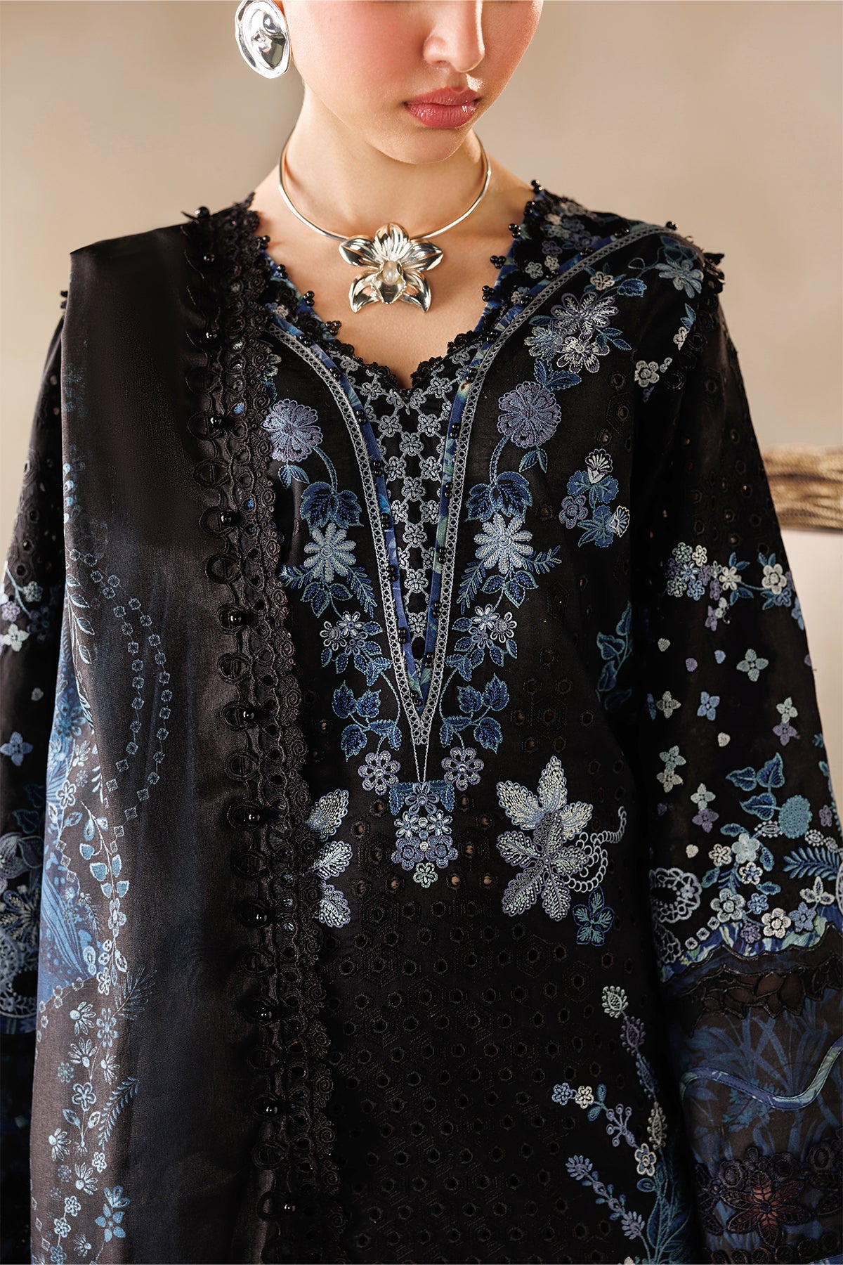 EMBROIDERED LAWN EL26-D08 UNSTITCHED