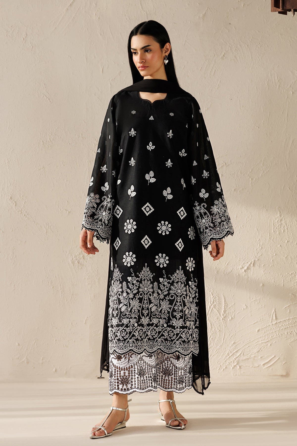 EMBROIDERED LAWN UF-4522