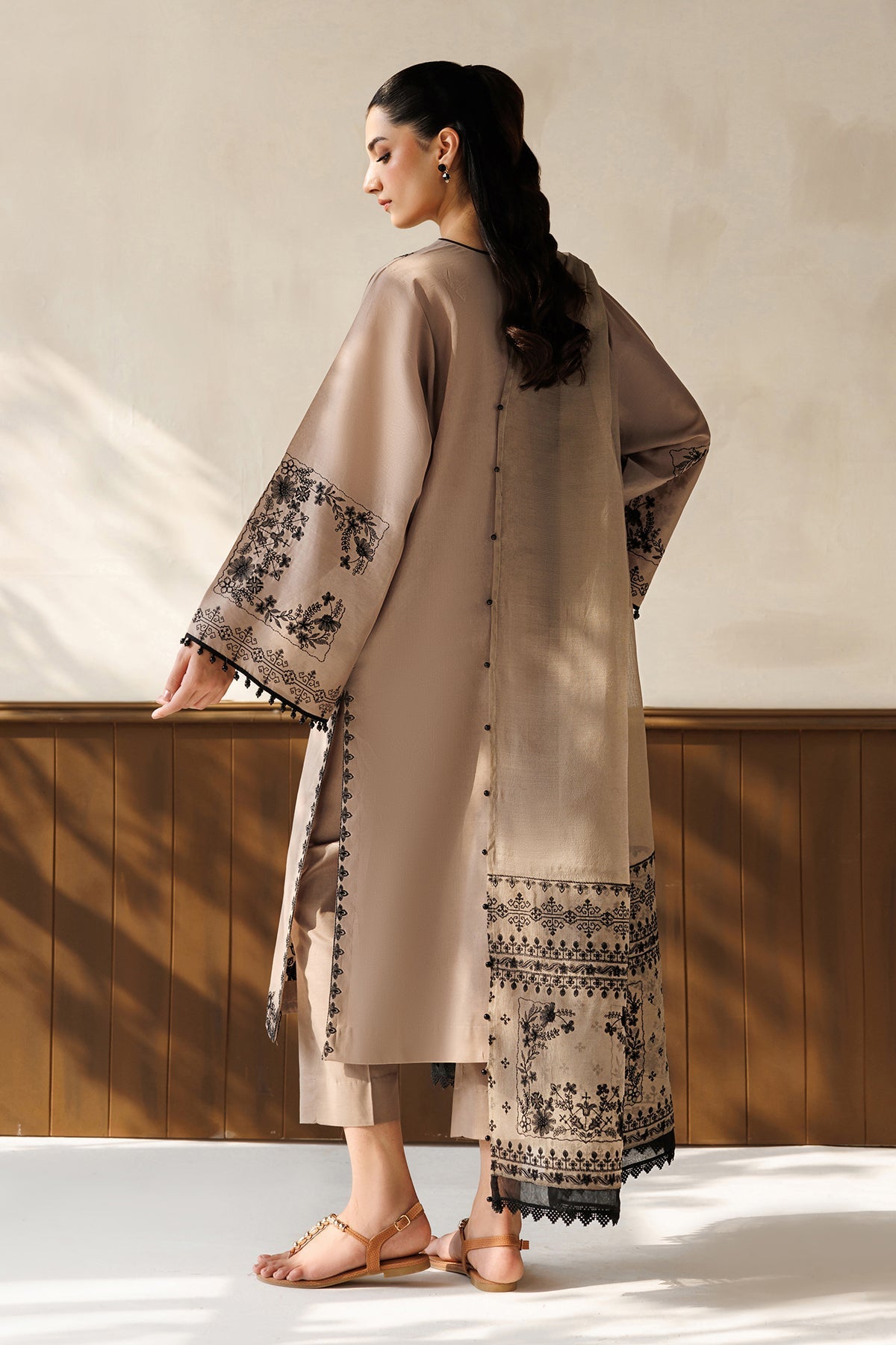 EMBROIDERED LAWN UF-4502