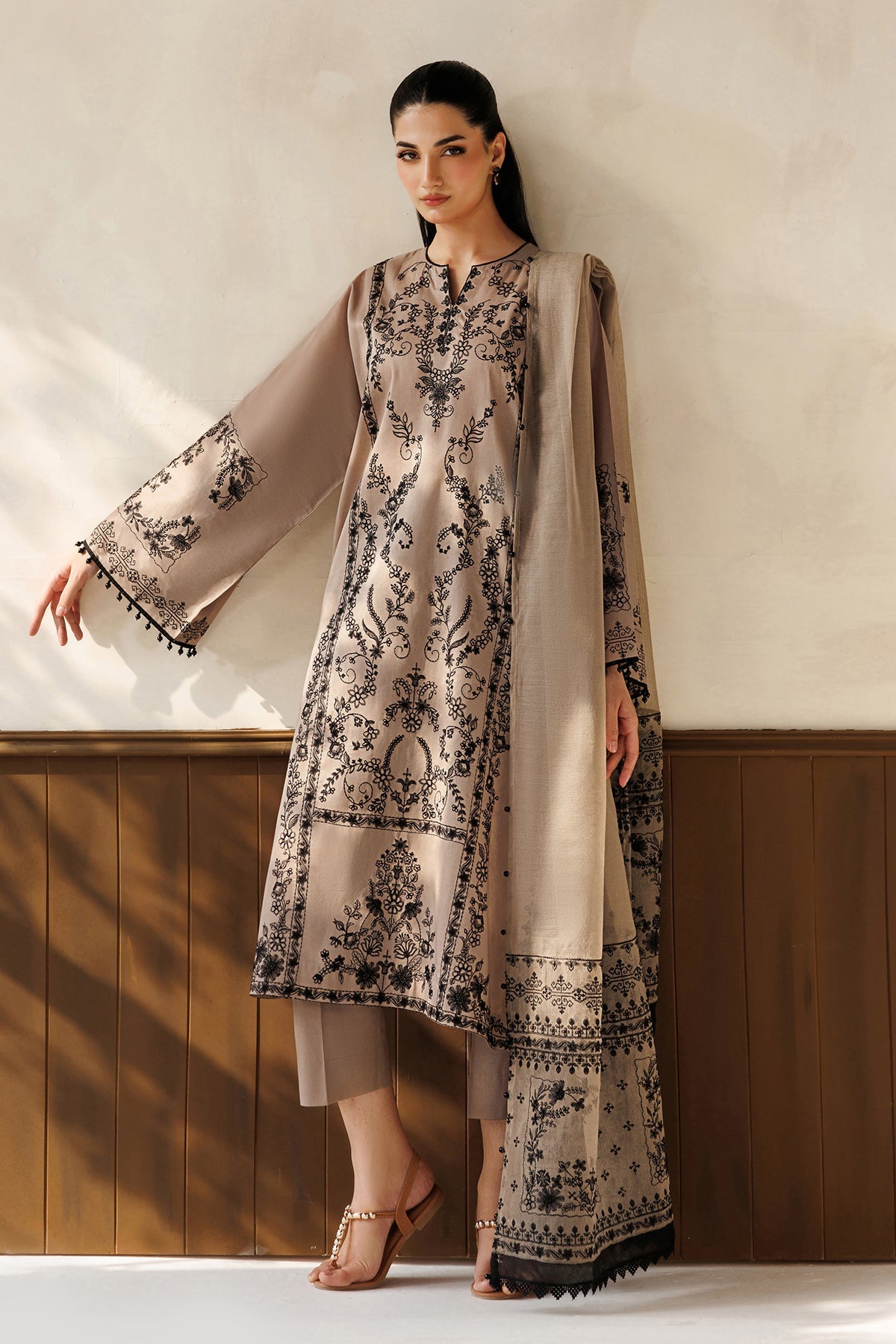 EMBROIDERED LAWN UF-4502