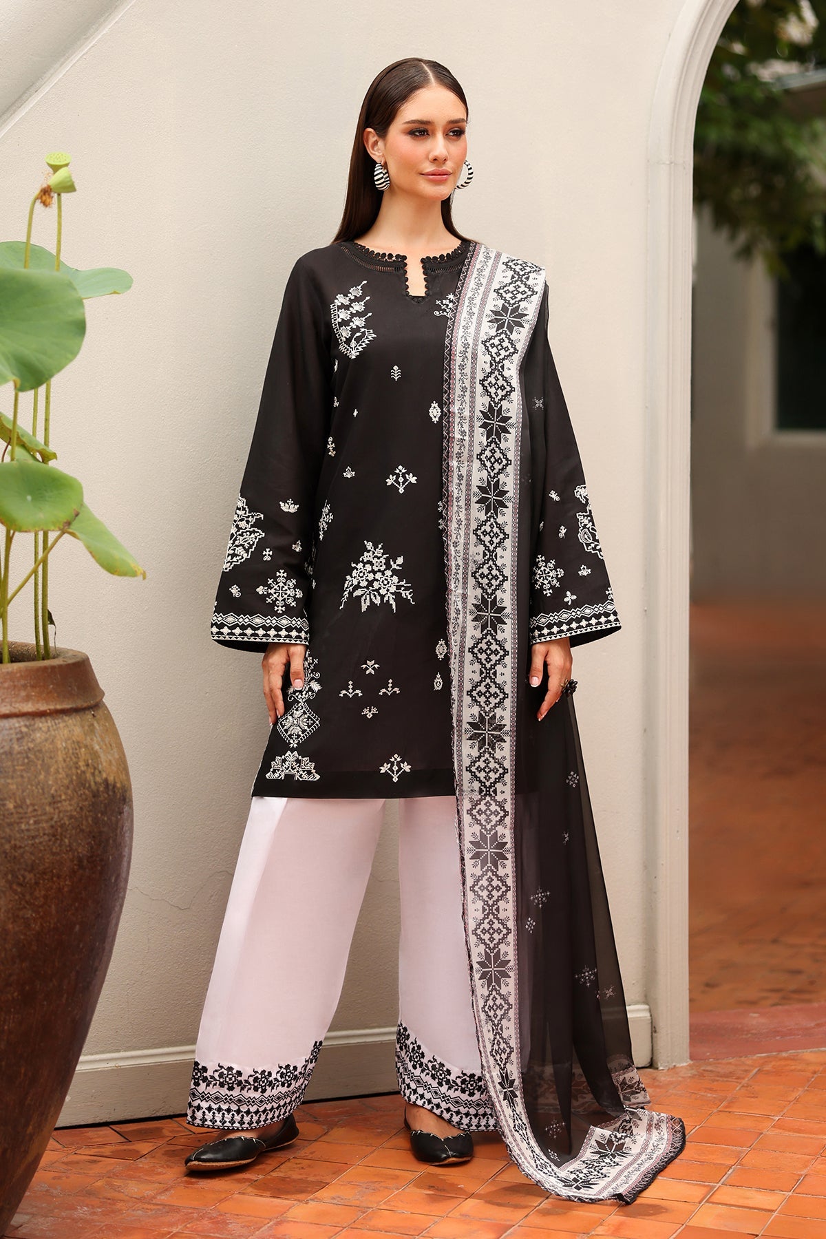 EMBROIDERED LAWN SF-4193