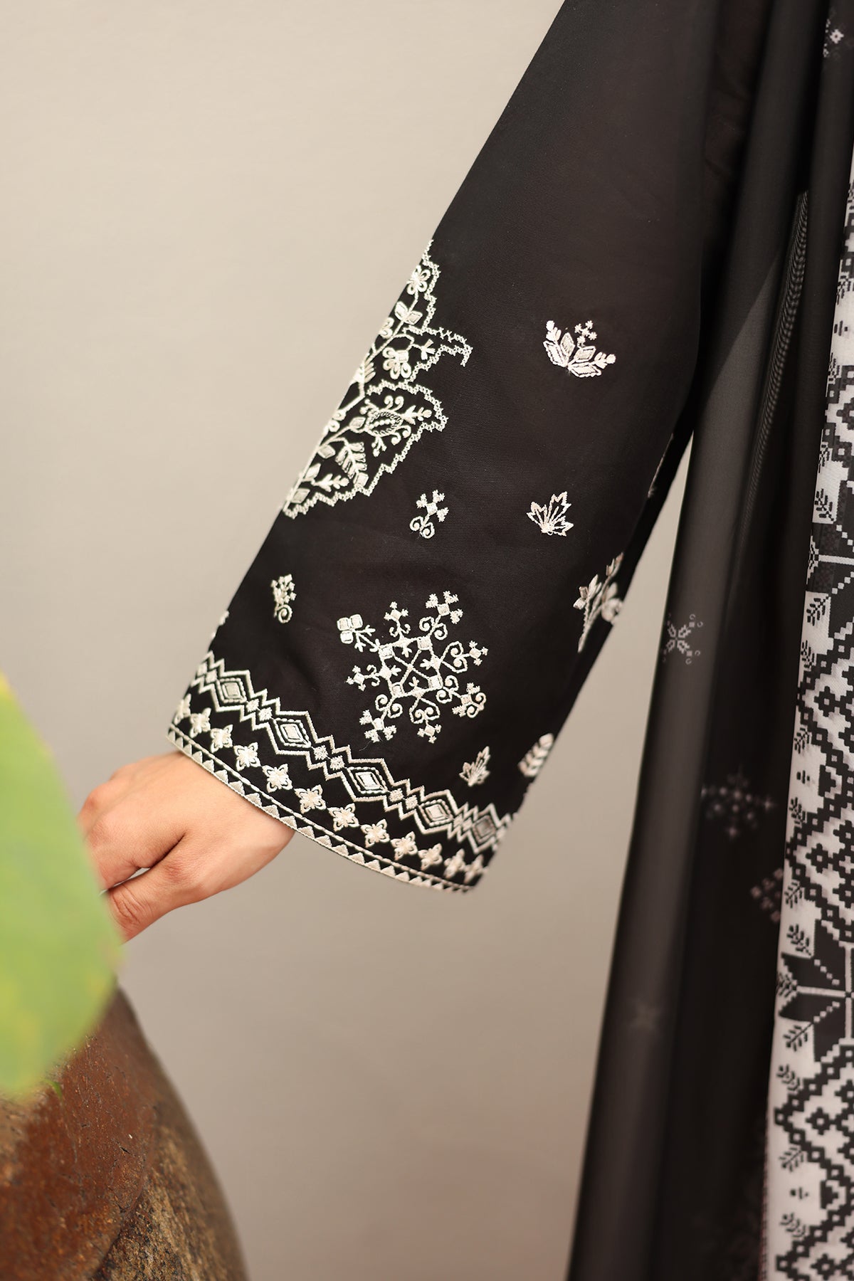 EMBROIDERED LAWN SF-4193