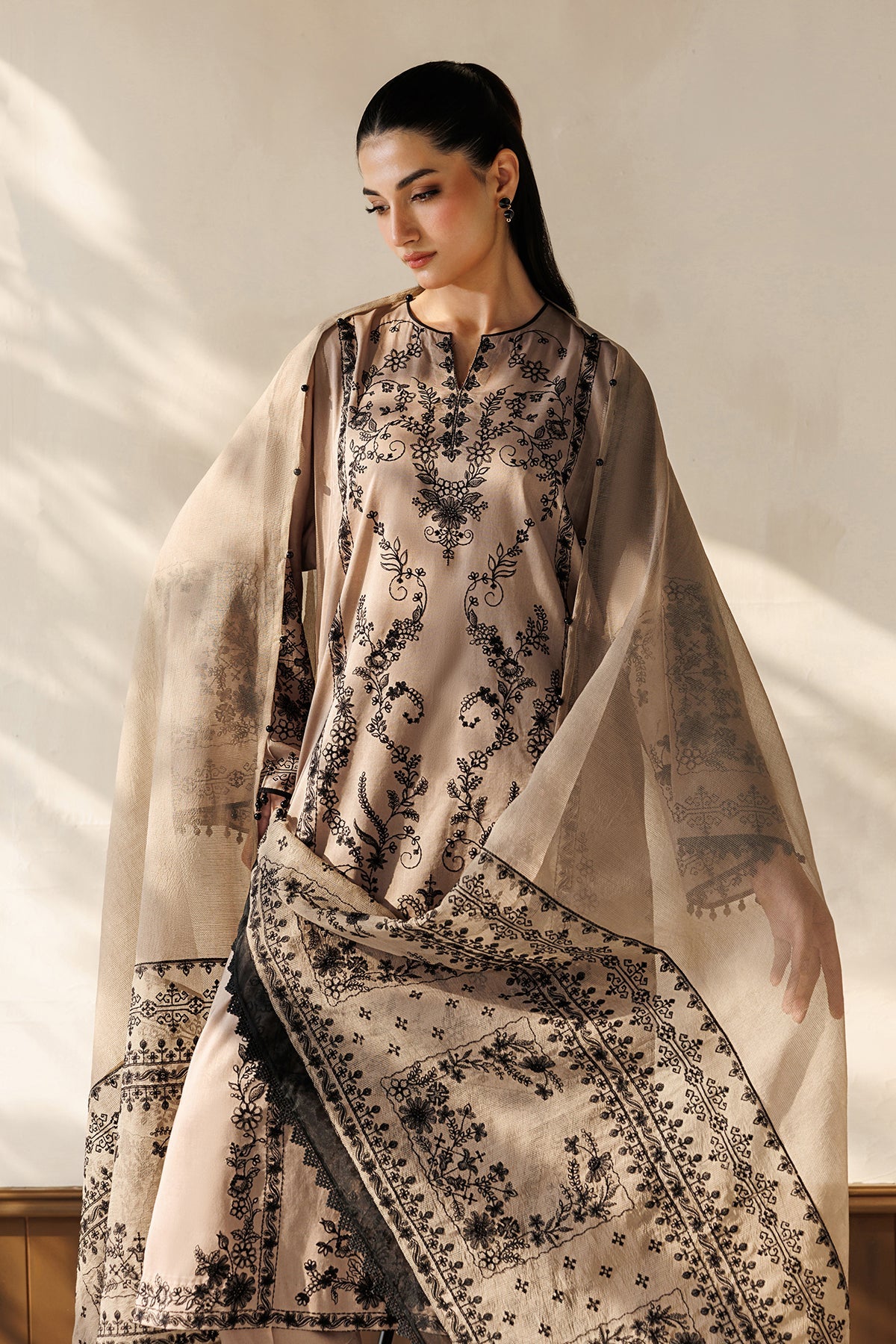 EMBROIDERED LAWN UF-4502