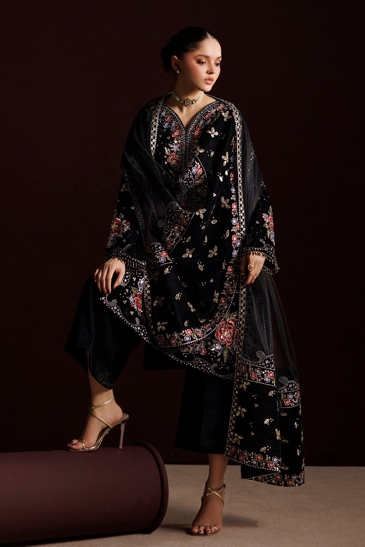 EMBROIDERED VELVET UF-4552