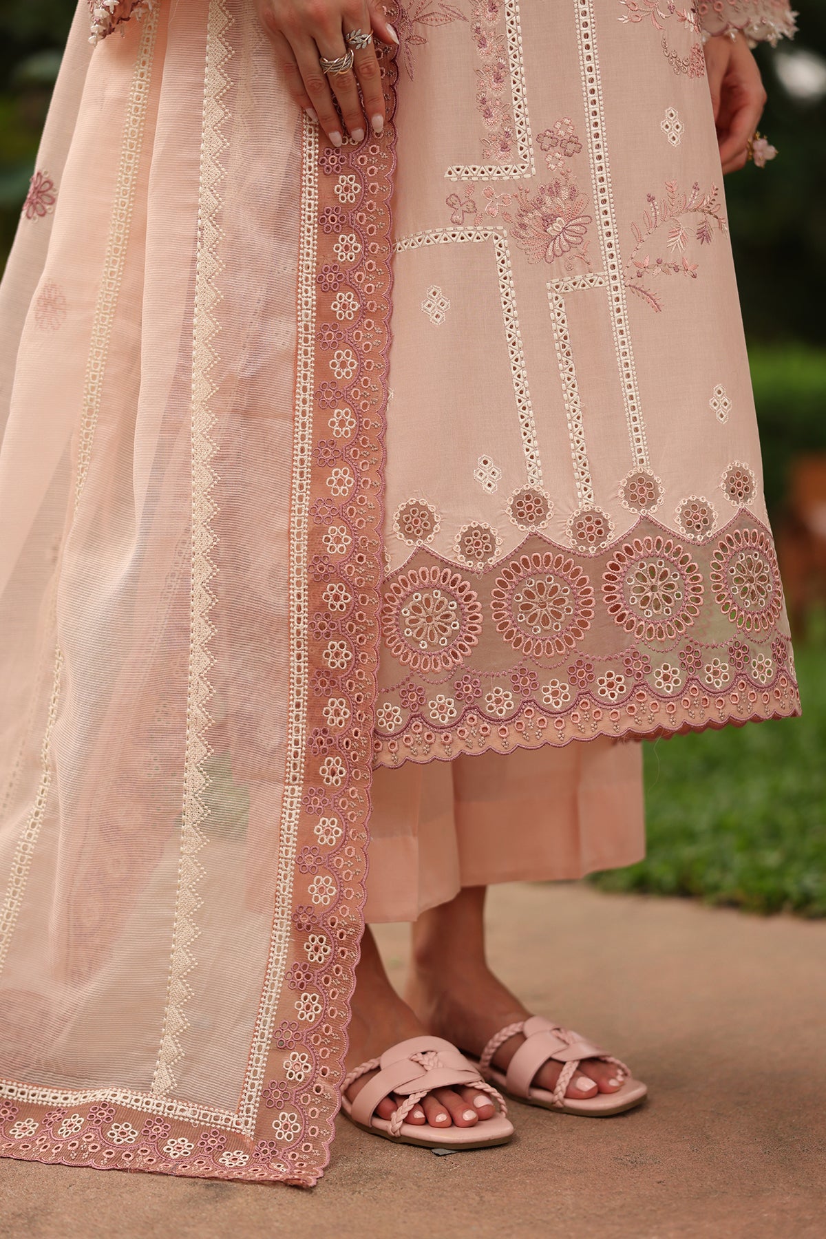 EMBROIDERED LAWN SF-4261