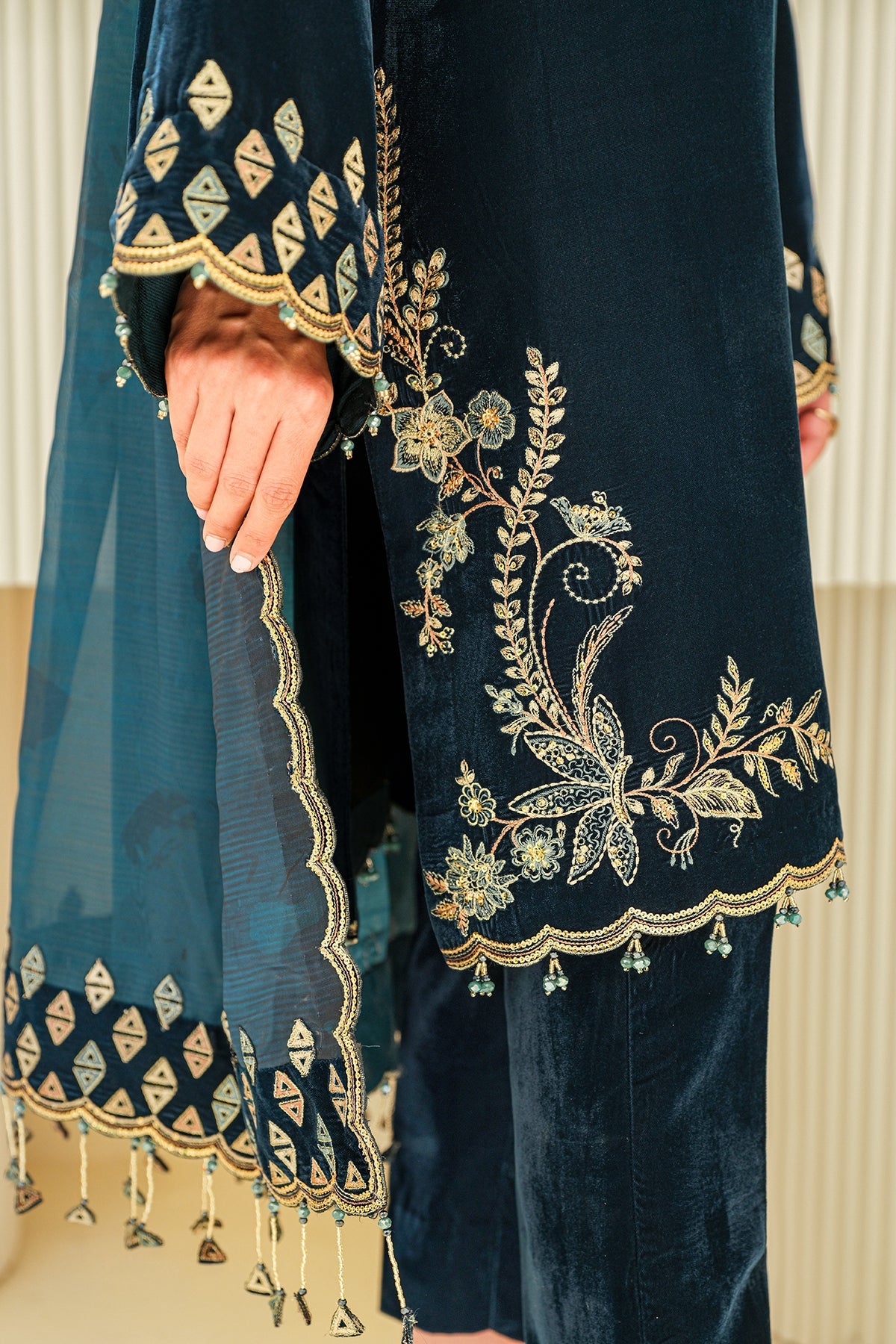 EMBROIDERED VELVET PR-1017