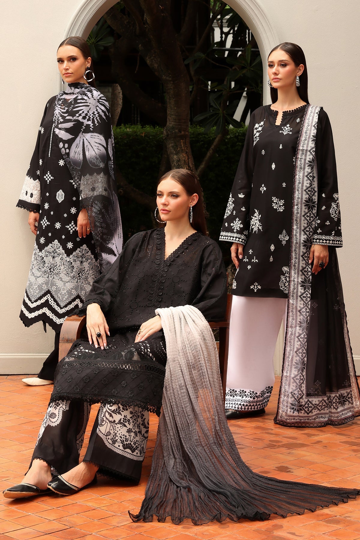 EMBROIDERED LAWN SF-4192