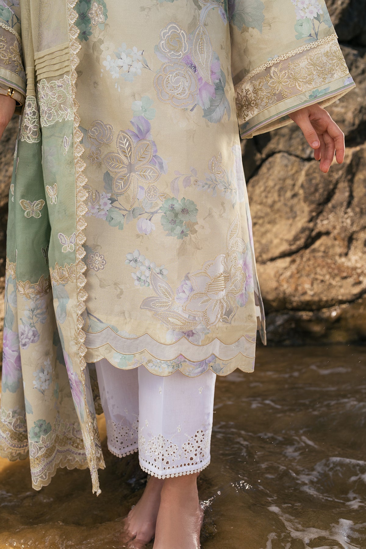 EMBROIDERED PRINTED LAWN UF-4112