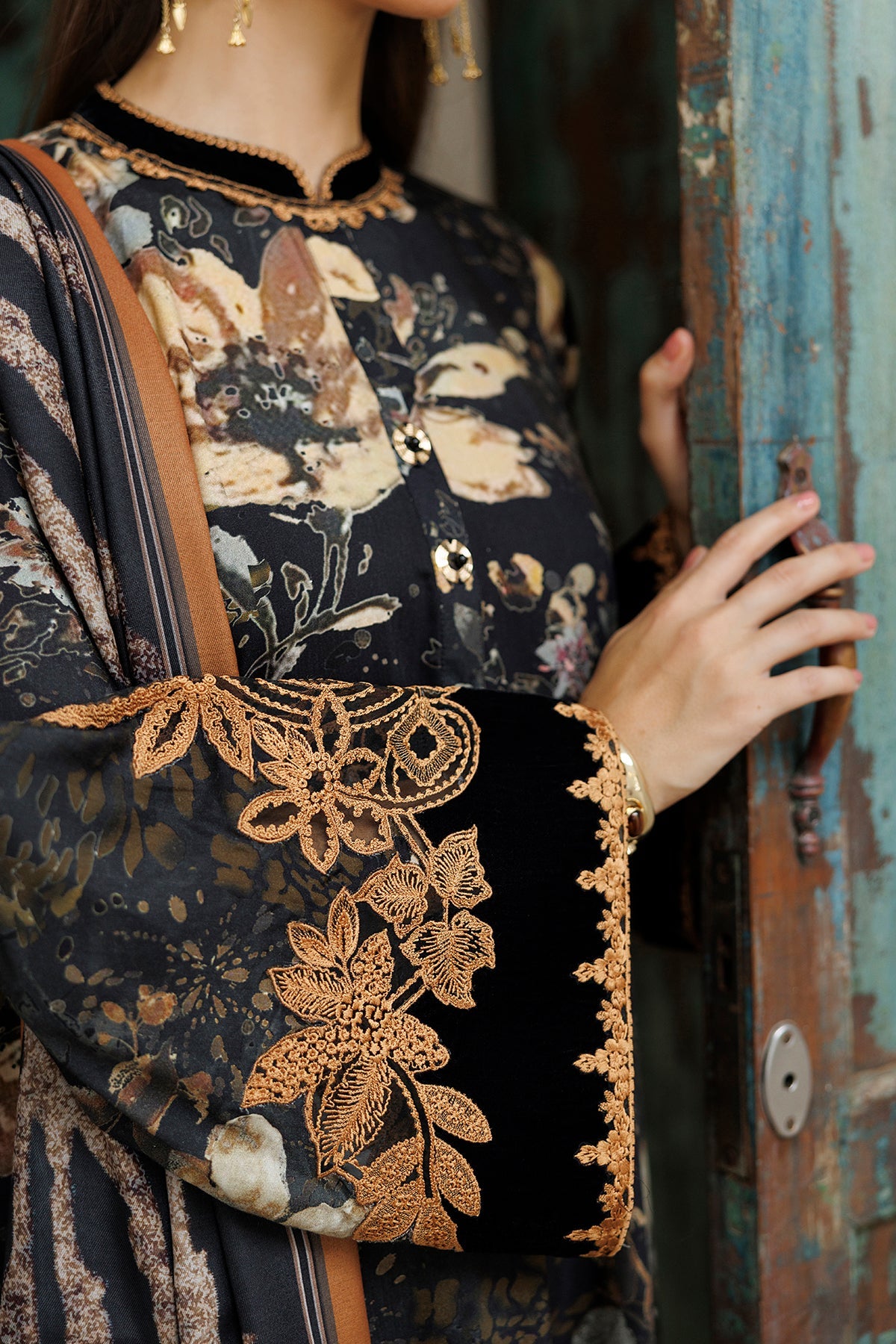 EMBROIDERED VISCOSE SILK SF-4588