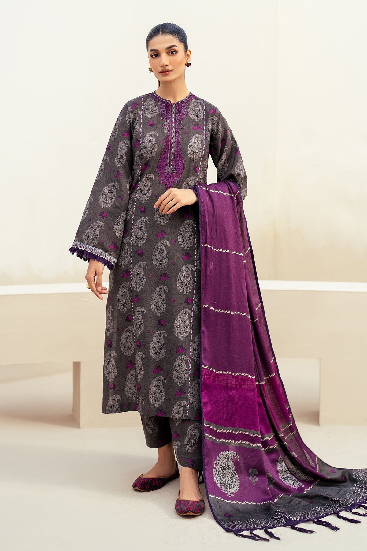 EMBROIDERED KHADDAR UF-4022