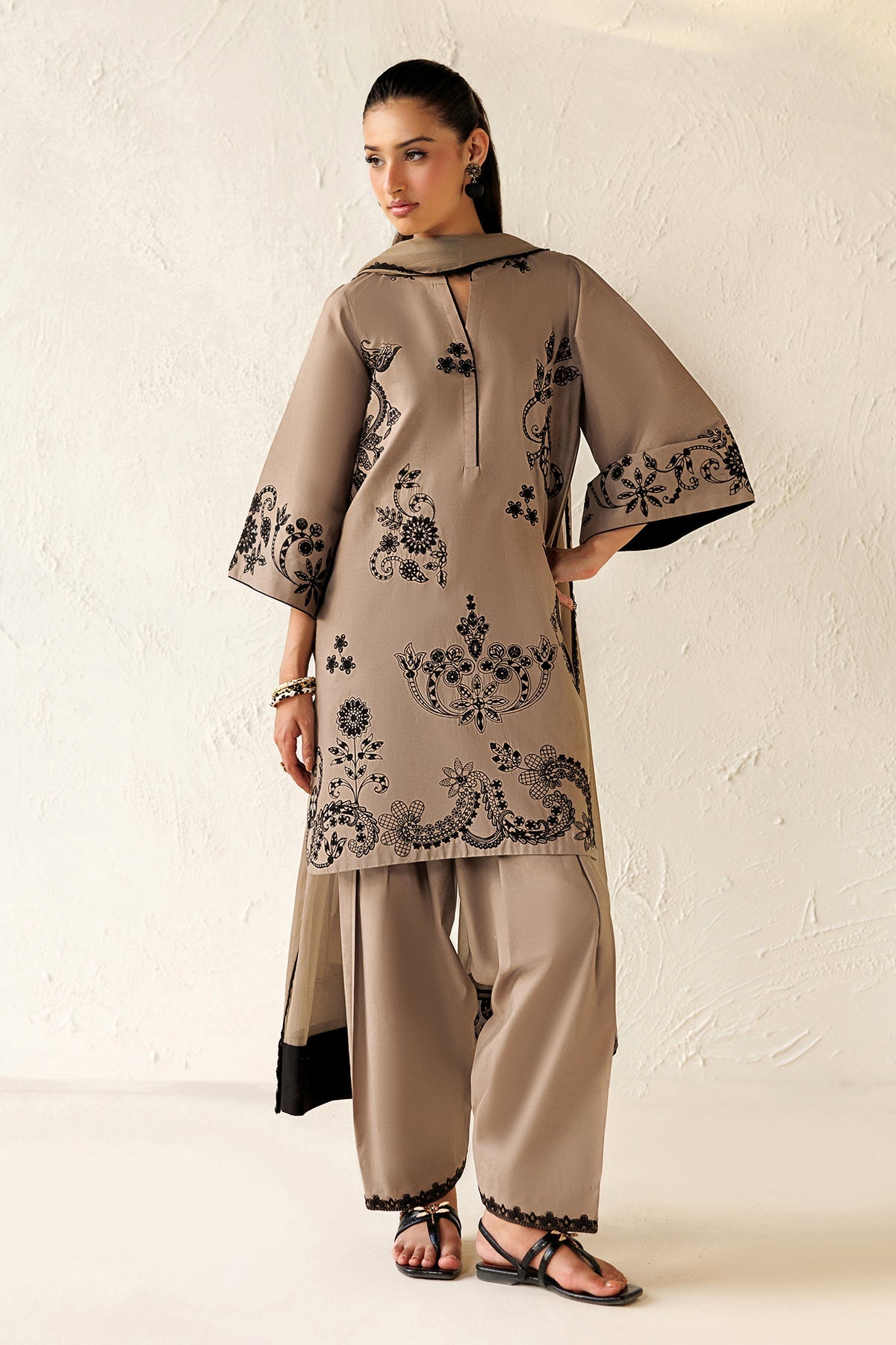 EMBROIDERED LAWN UF-4477