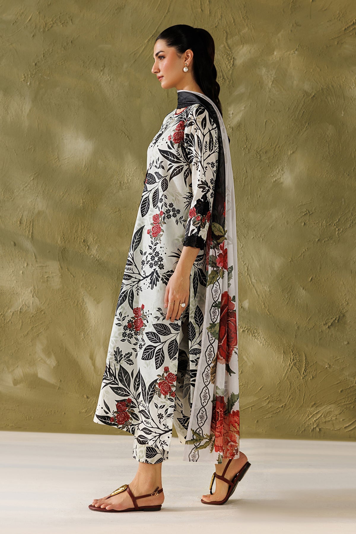 EMBROIDERED LAWN UF-4505