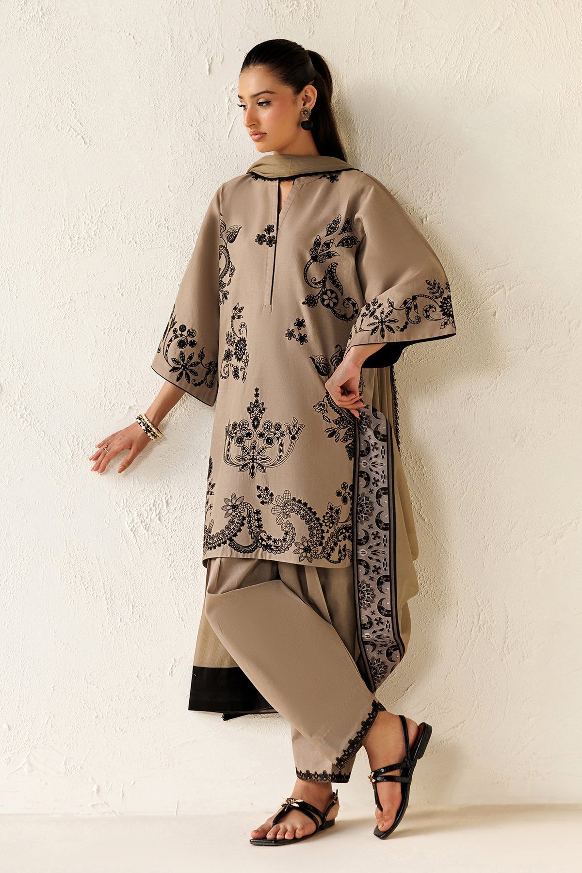 EMBROIDERED LAWN UF-4477