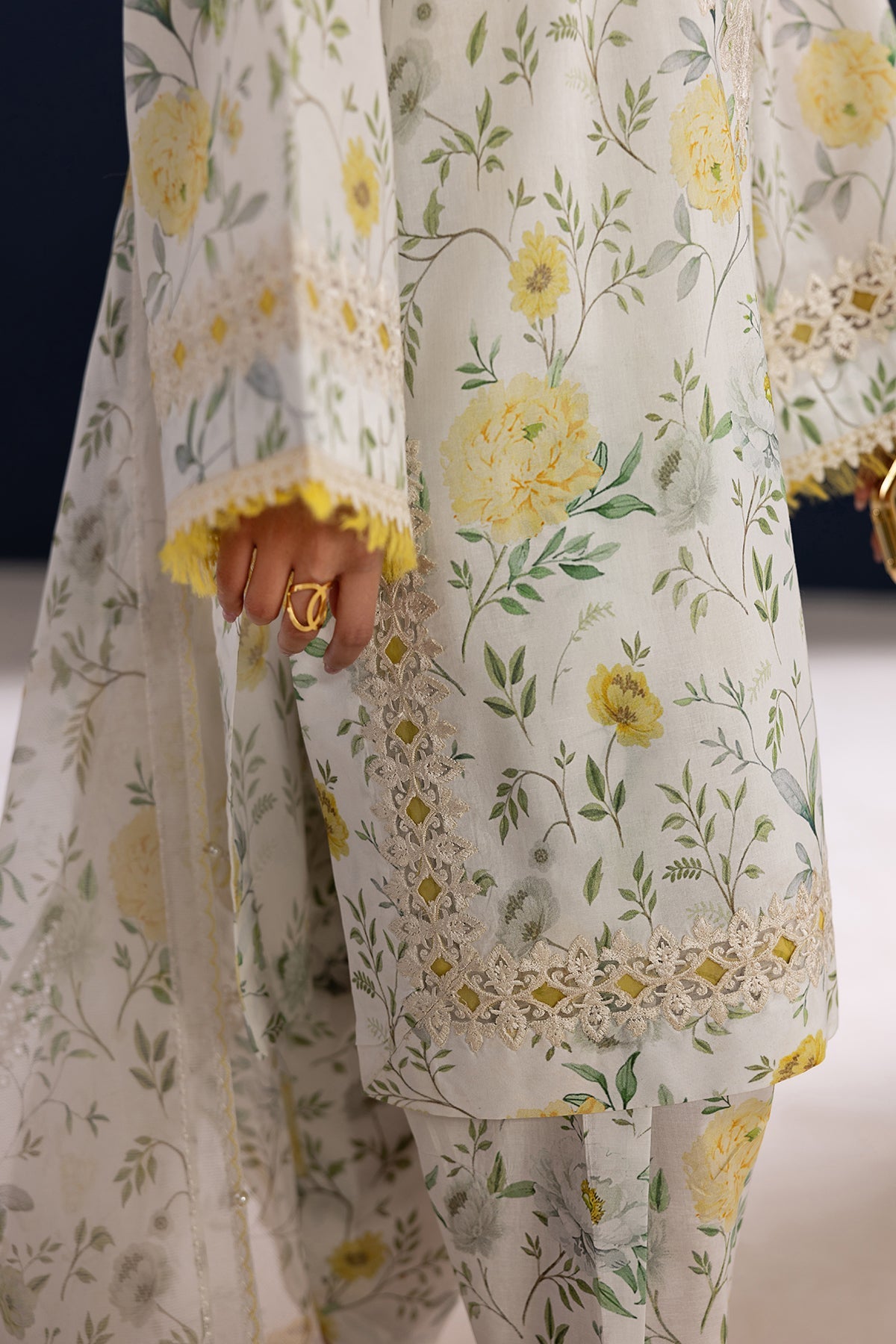 EMBROIDERED LAWN UF-4460