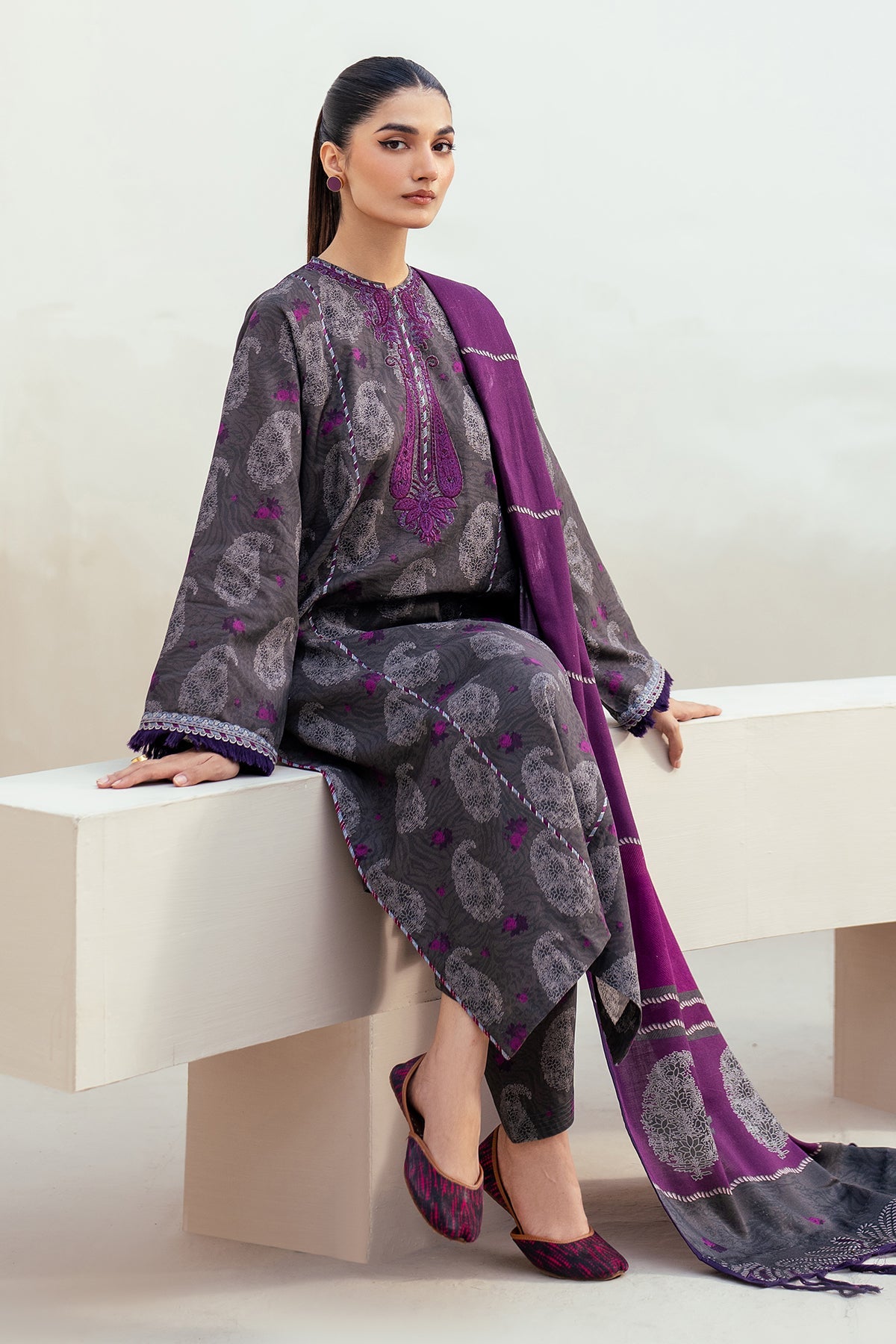 EMBROIDERED KHADDAR SF-4022