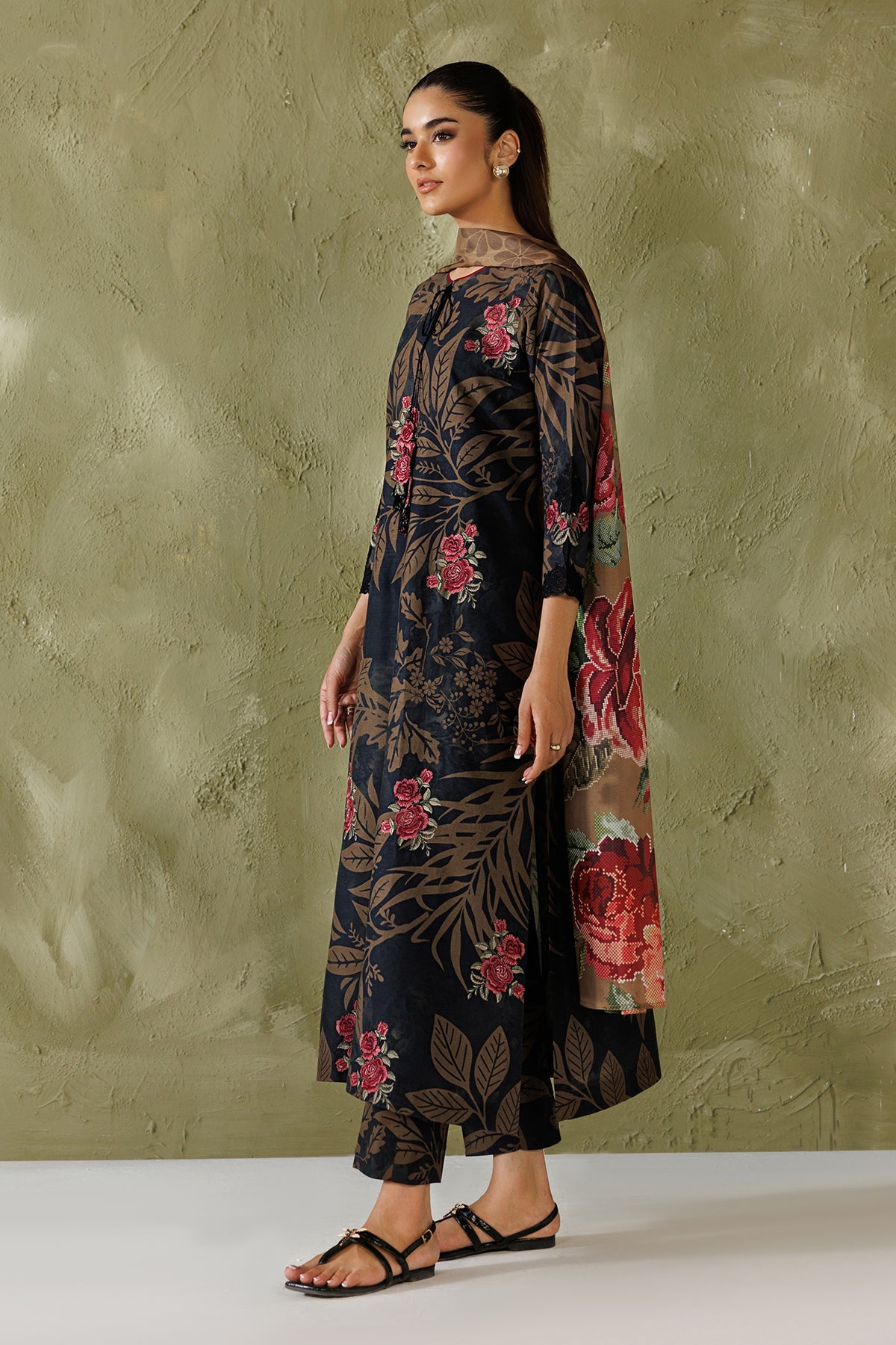 EMBROIDERED LAWN UF-4506