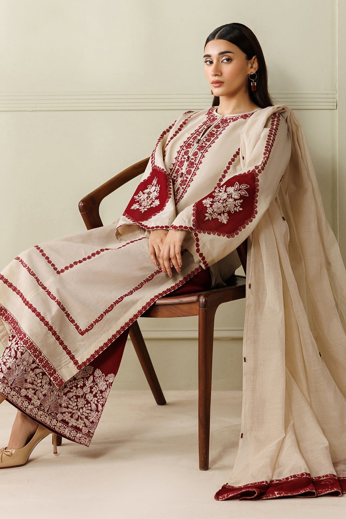 EMBROIDERED LAWN UF-4421