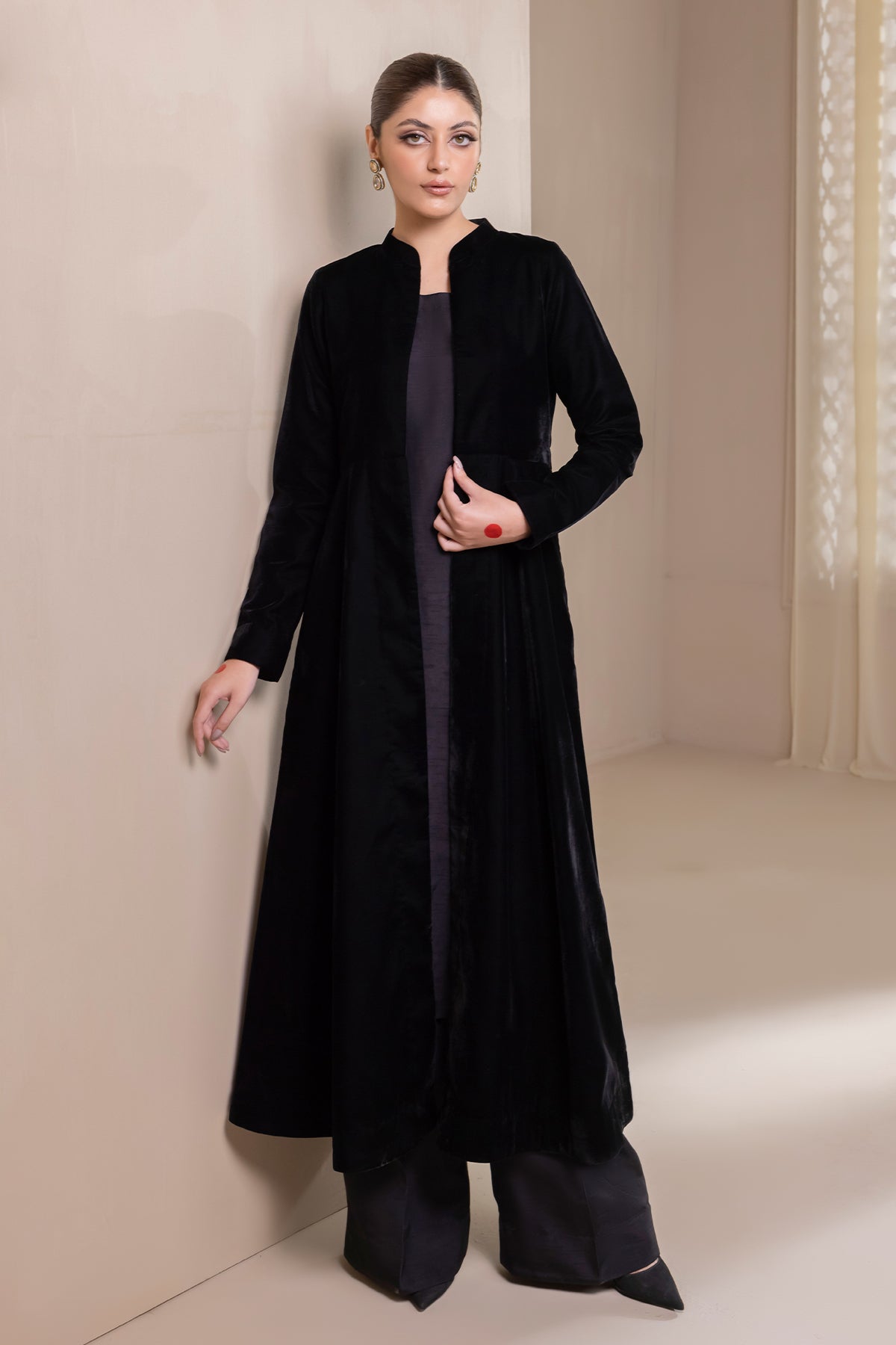 Luxury Black Velvet Wedding Dress at PakStyle.pk | Designer Fancy Winter  Party Wear Velvet Suits - YouTube
