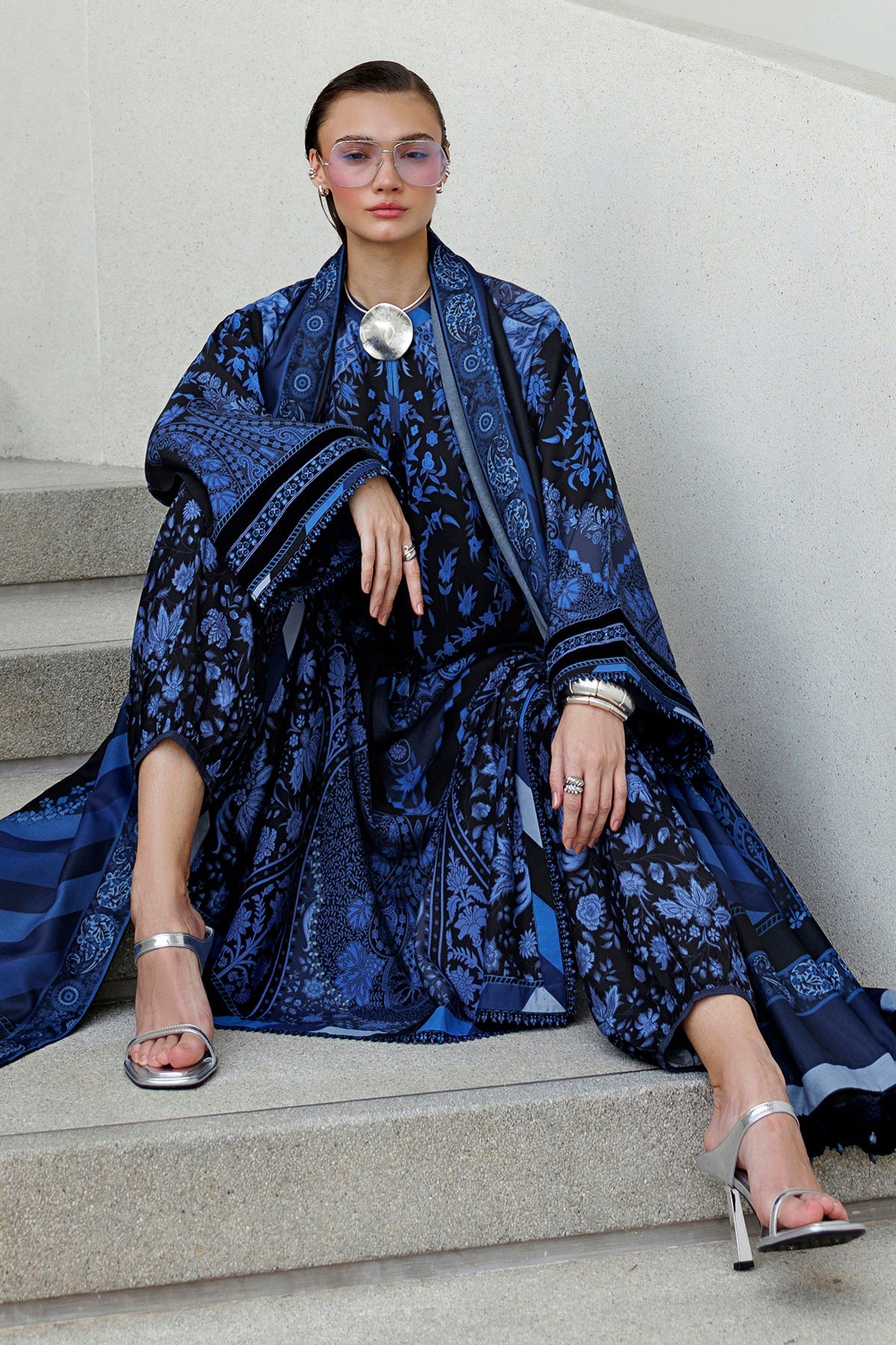 EMBROIDERED VISCOSE SILK UF-4602