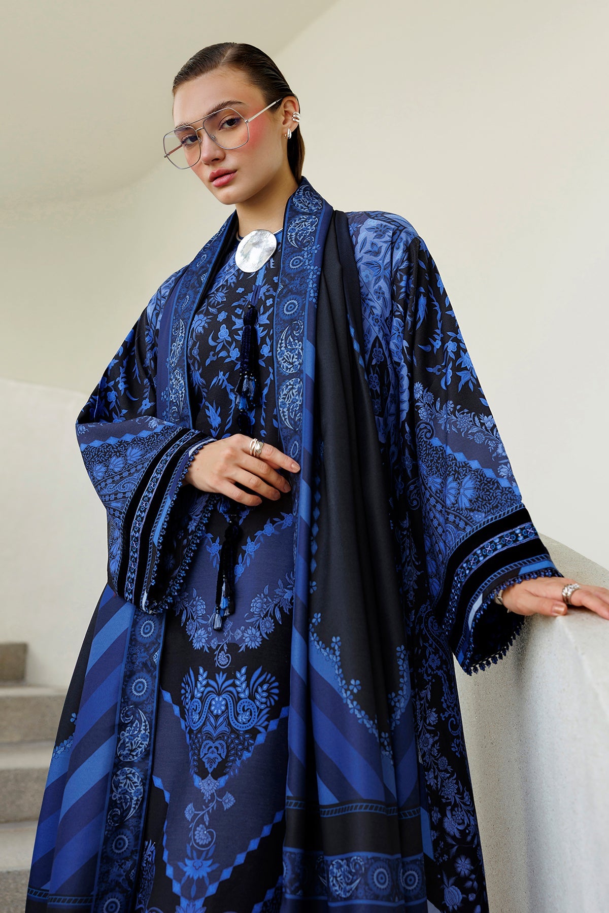 EMBROIDERED VISCOSE SILK UF-4602