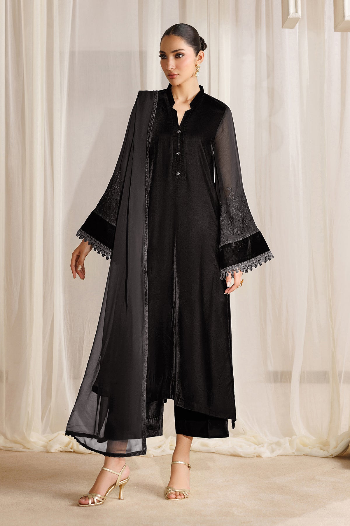 EMBROIDERED VELVET PR-1382