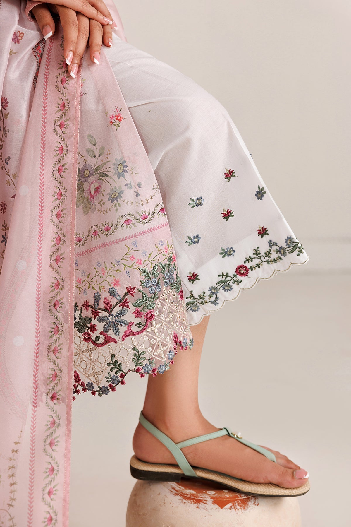 EMBROIDERED LAWN UF-4513