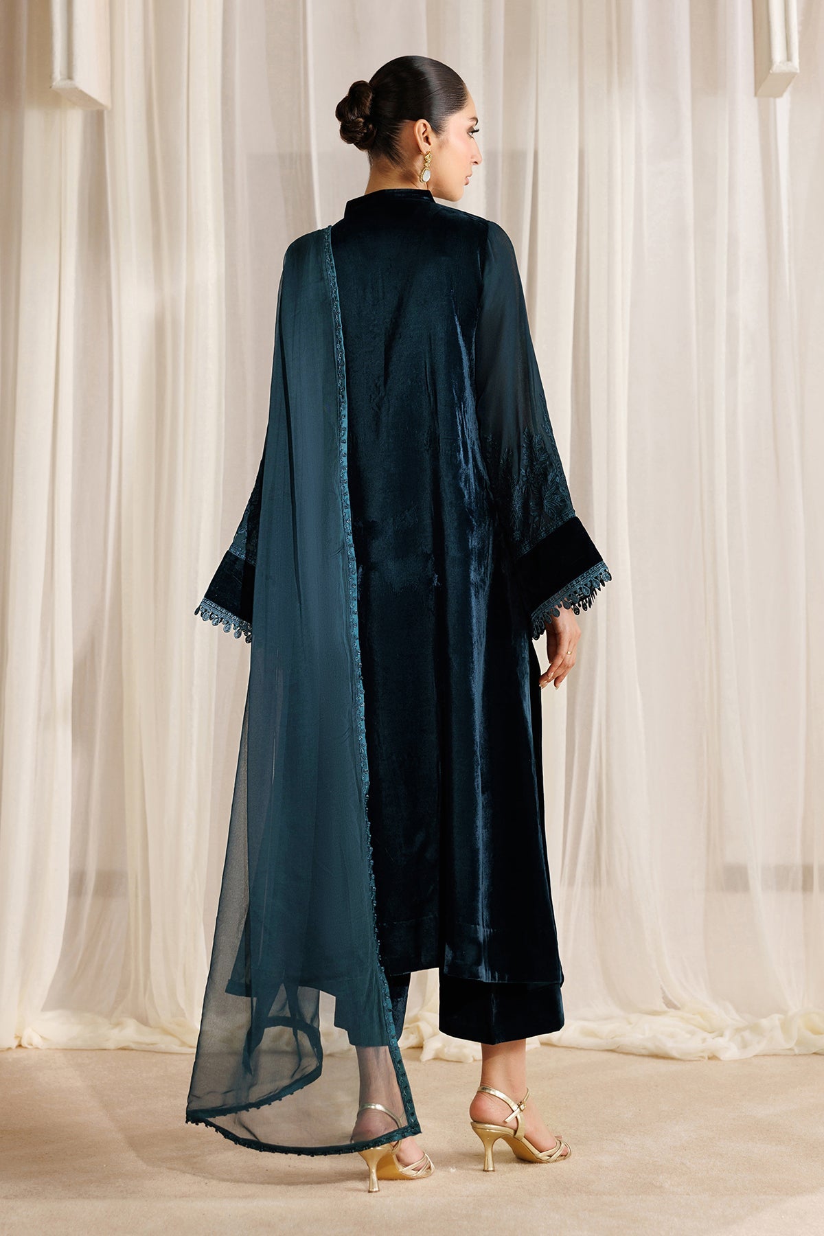 EMBROIDERED VELVET PR-1383