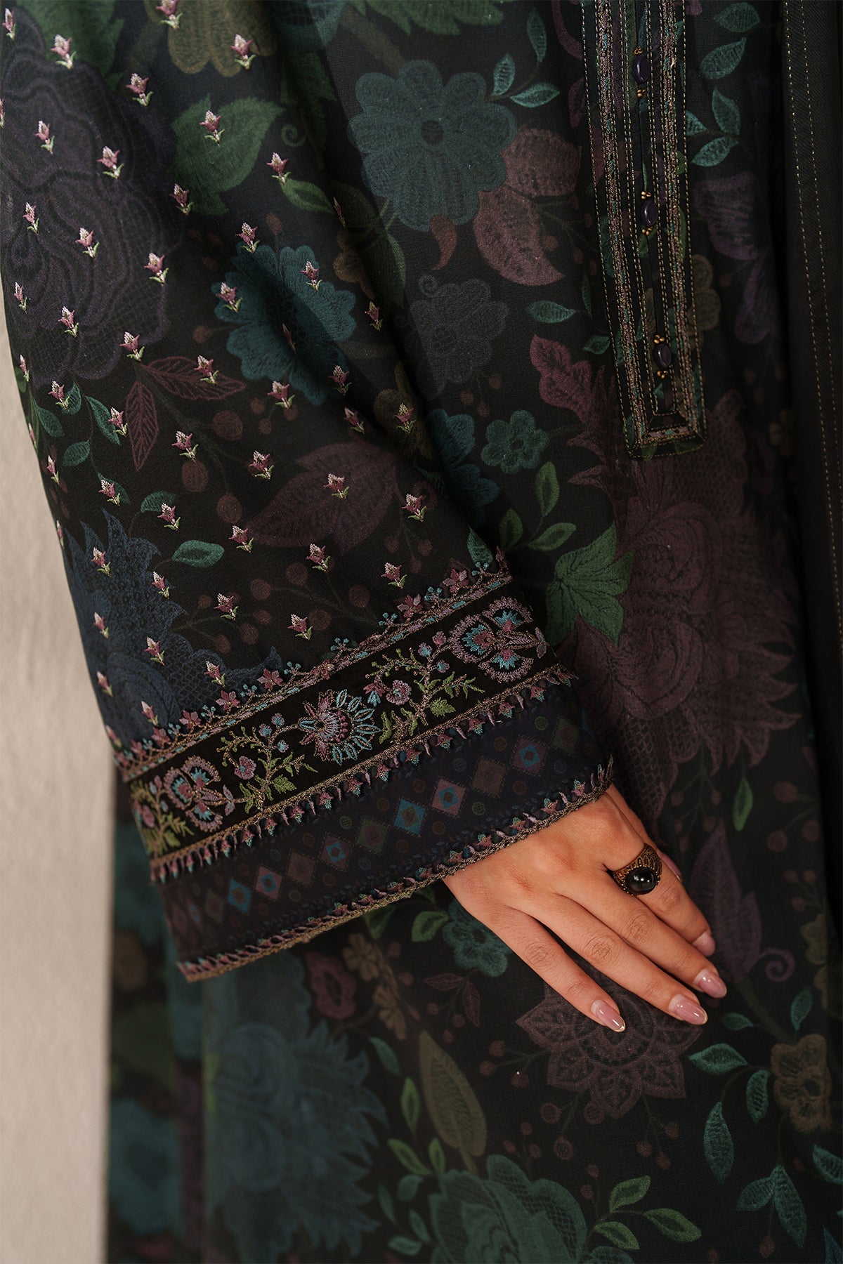 EMBROIDERED KHADDAR UF-4358