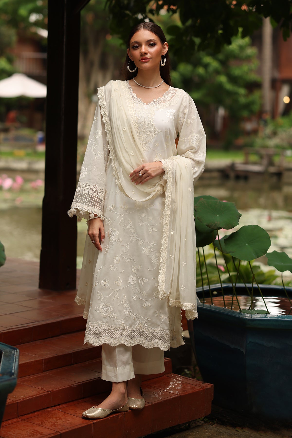 EMBROIDERED LAWN SF-4248
