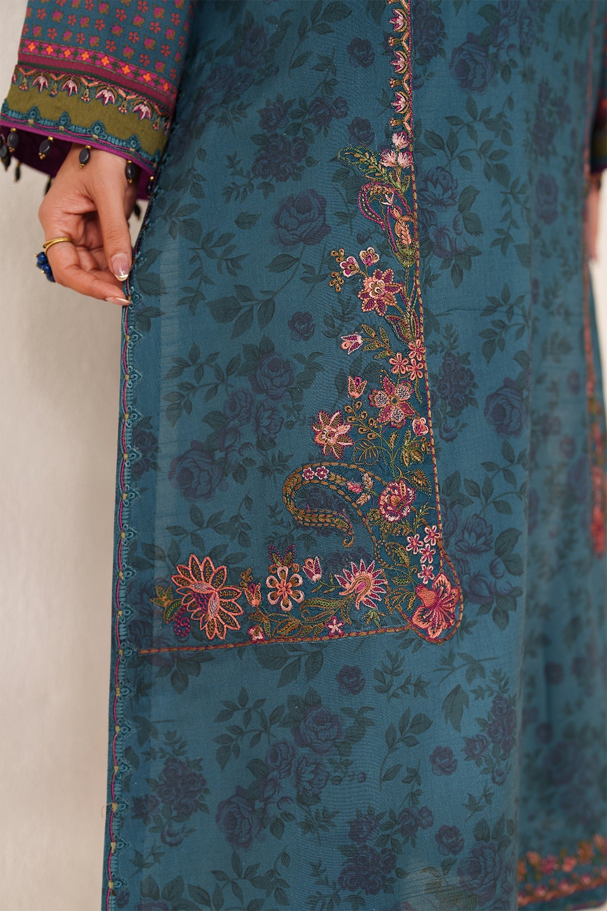 EMBROIDERED KHADDAR SF-4359