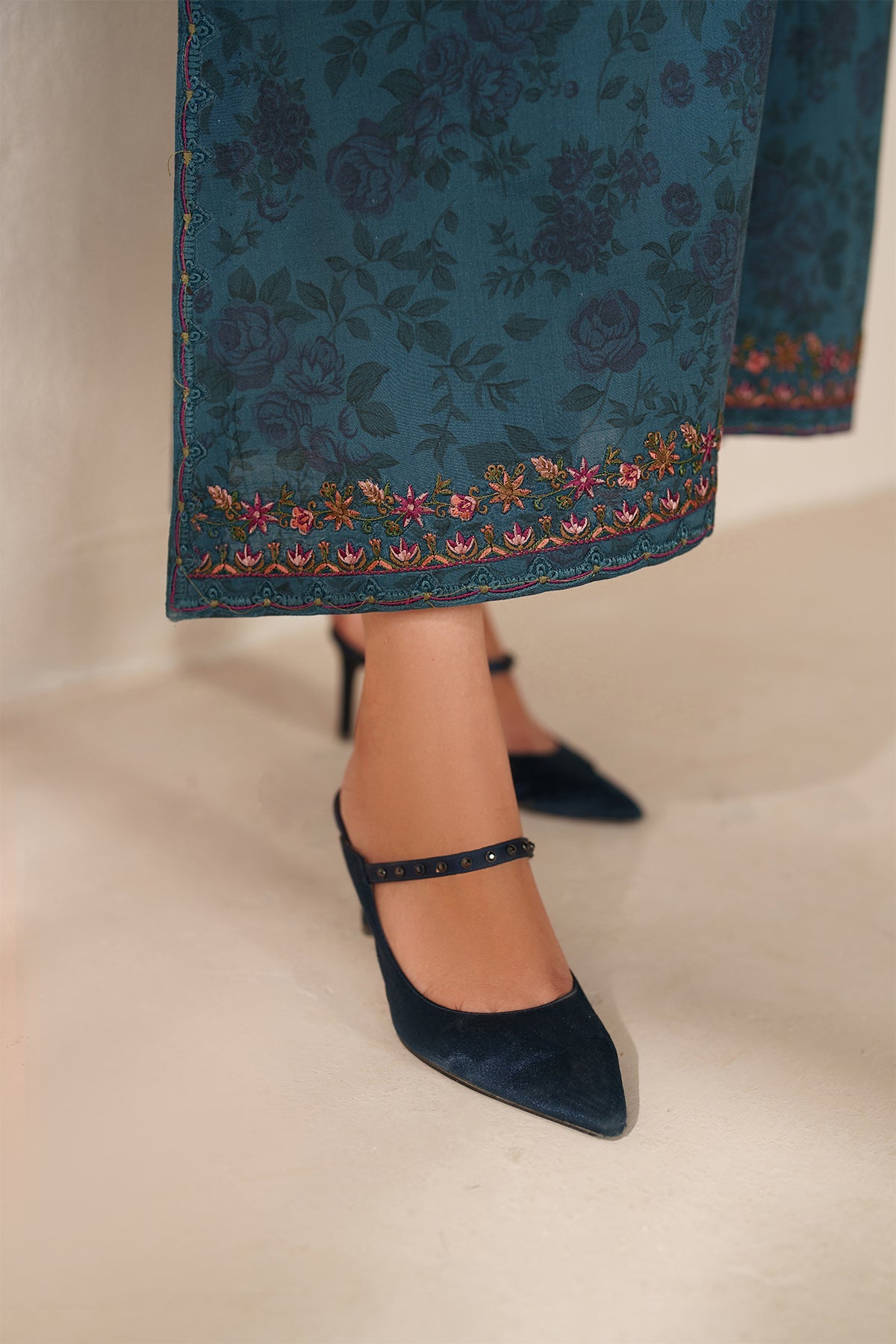 EMBROIDERED KHADDAR SF-4359