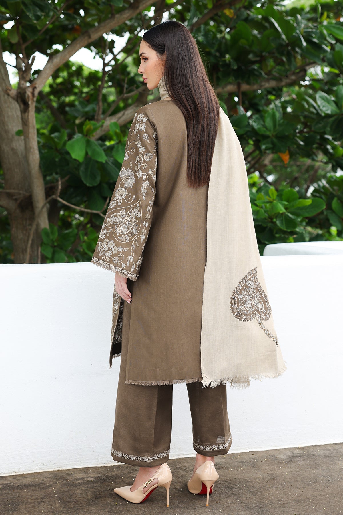 EMBROIDERED KHADDAR UF-4618