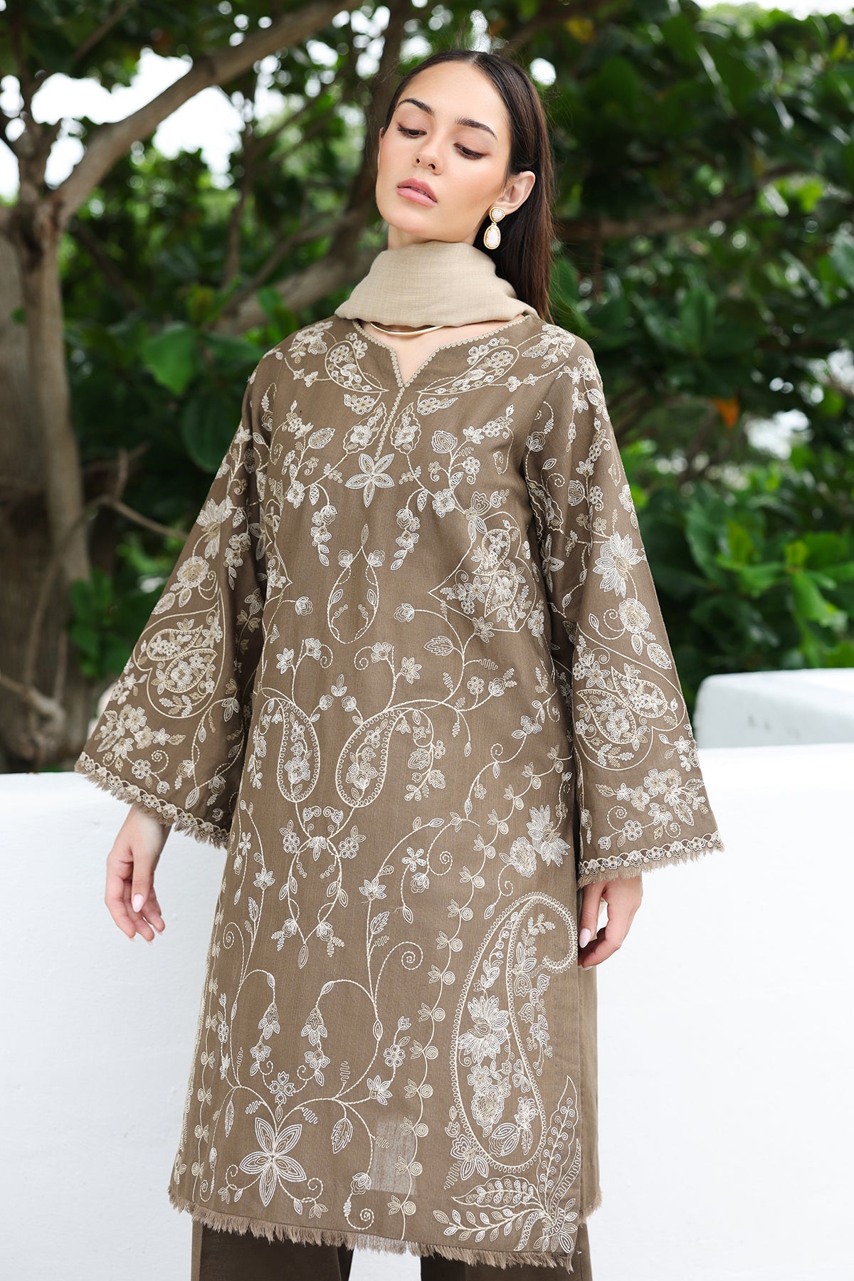 EMBROIDERED KHADDAR UF-4618