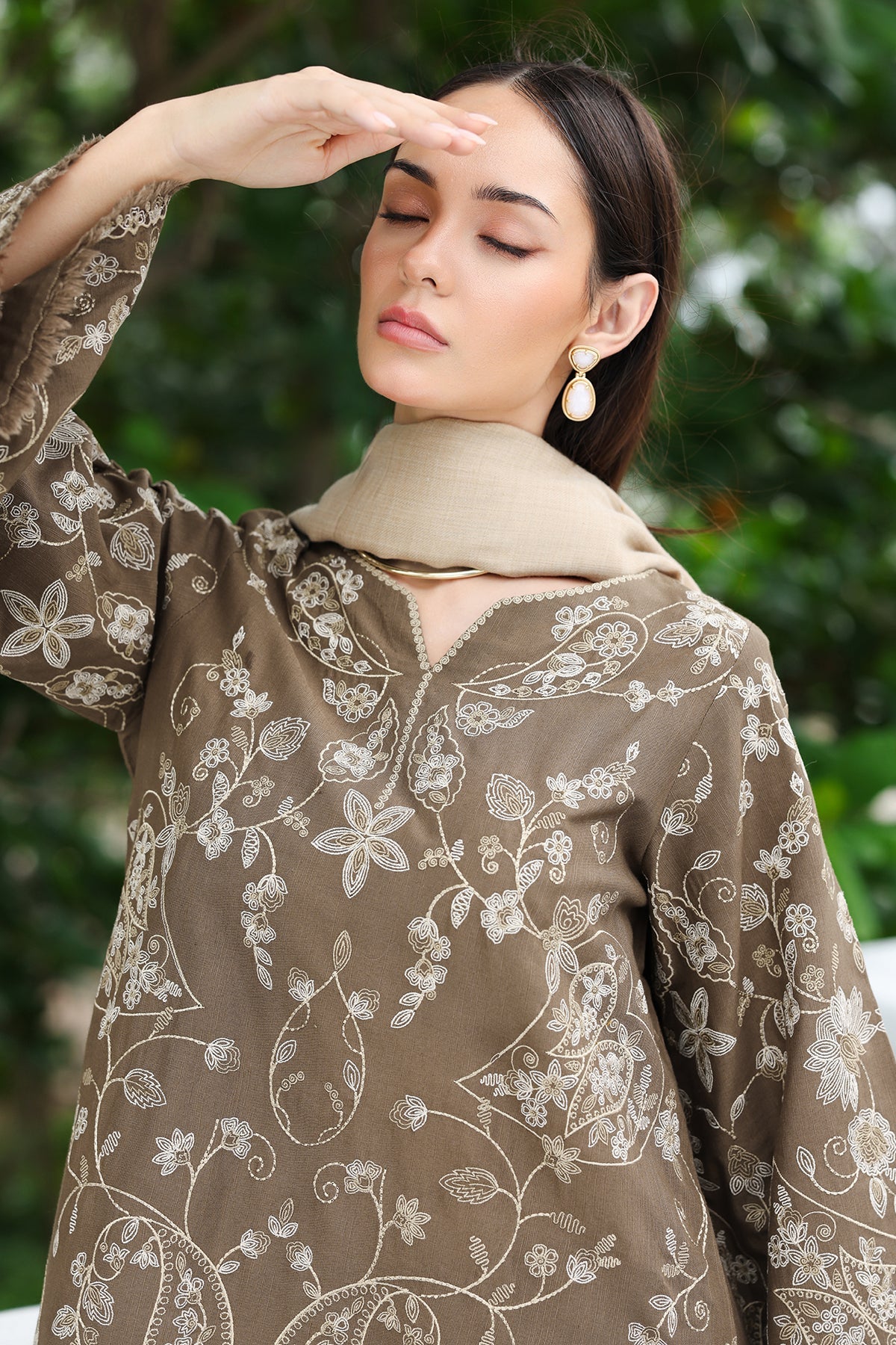 EMBROIDERED KHADDAR UF-4618