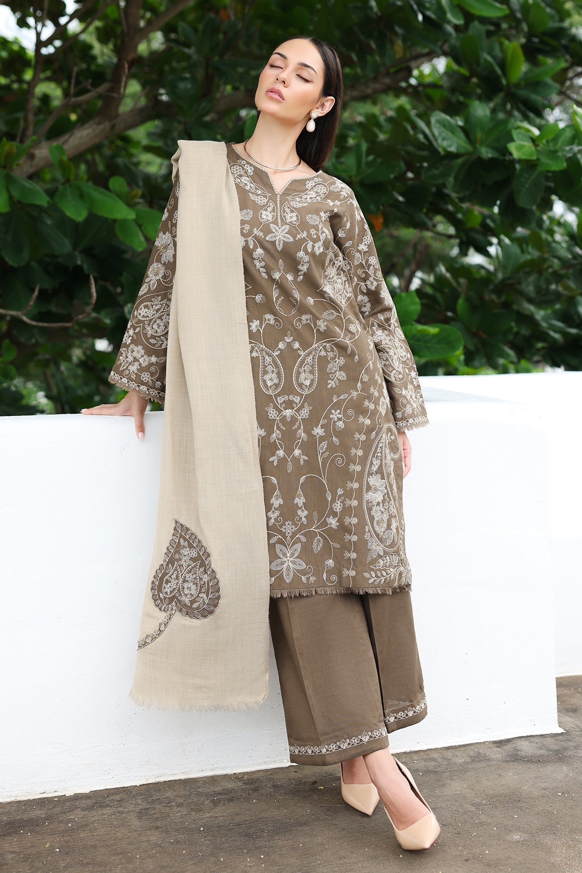 EMBROIDERED KHADDAR UF-4618