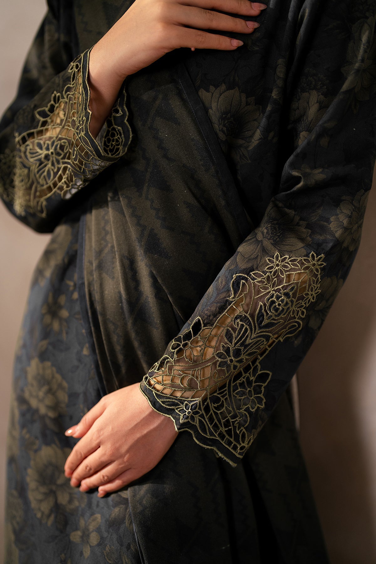 EMBROIDERED KHADDAR UF-4029