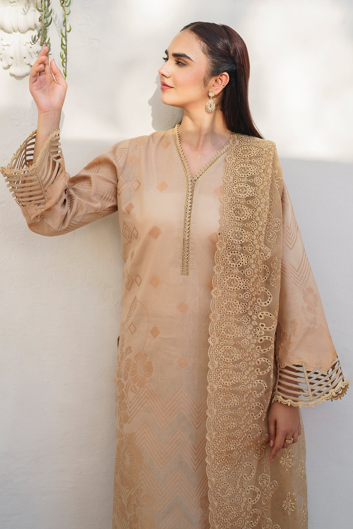 EMBROIDERED JACQUARD LAWN UF-637