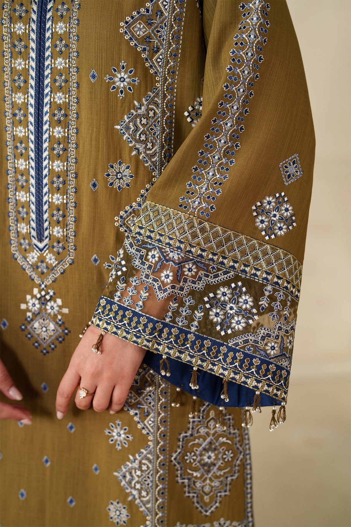 EMBROIDERED KHADDAR UF-4344