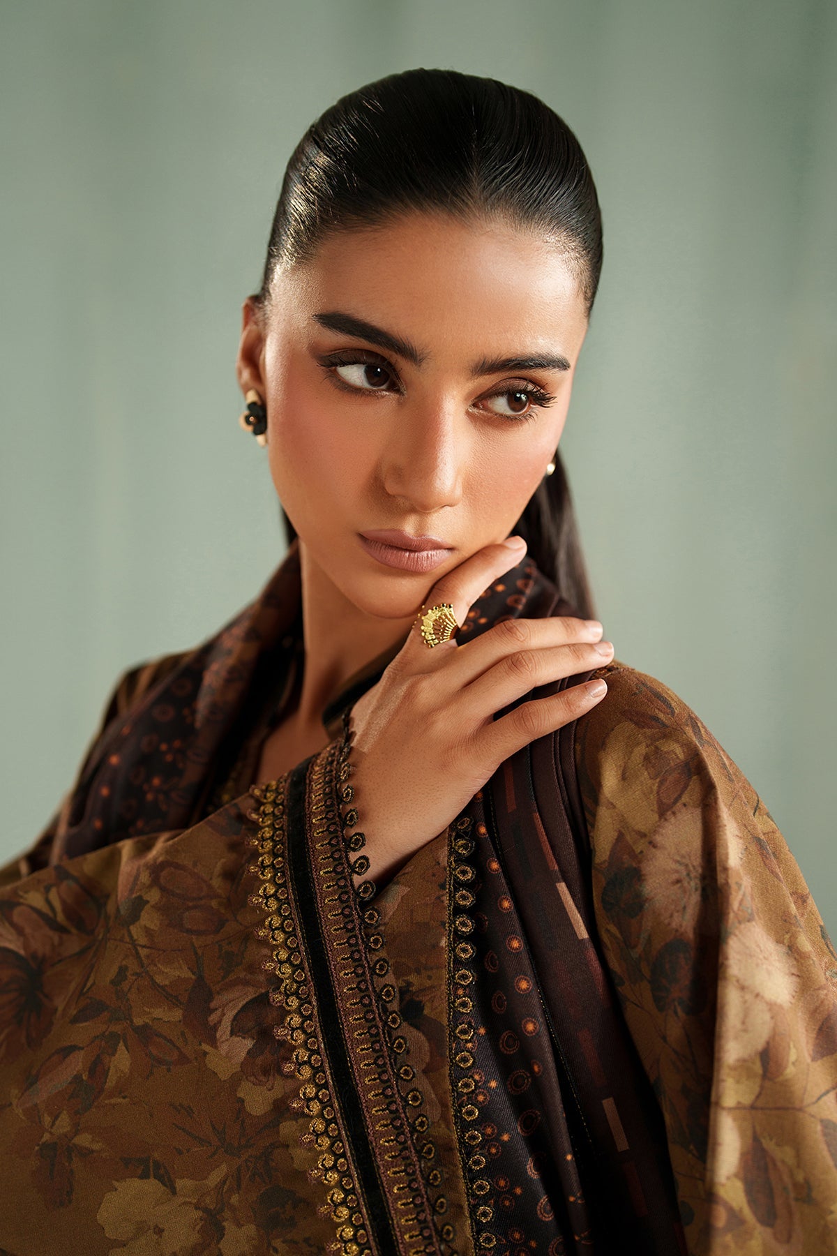 EMBROIDERED KHADDAR UF-4324