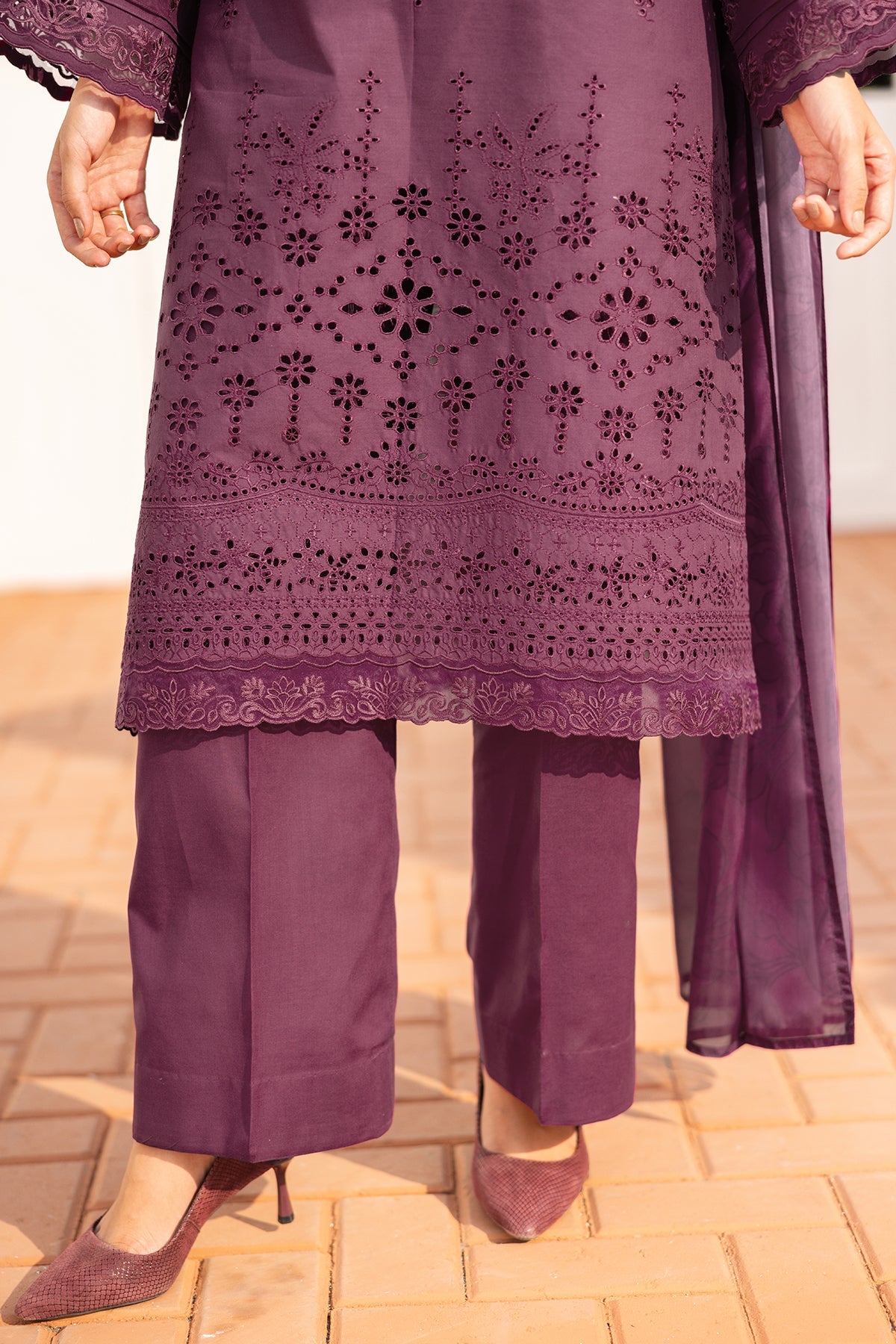 EMBROIDERED LAWN UF-4146