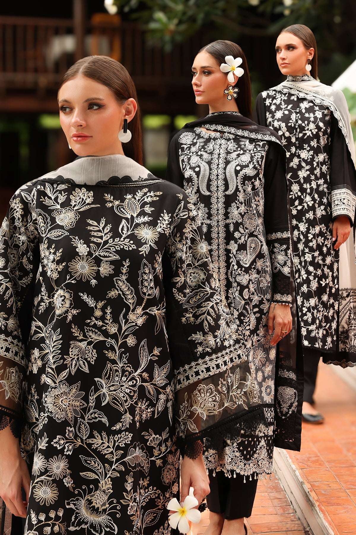 EMBROIDERED LAWN SF-4196