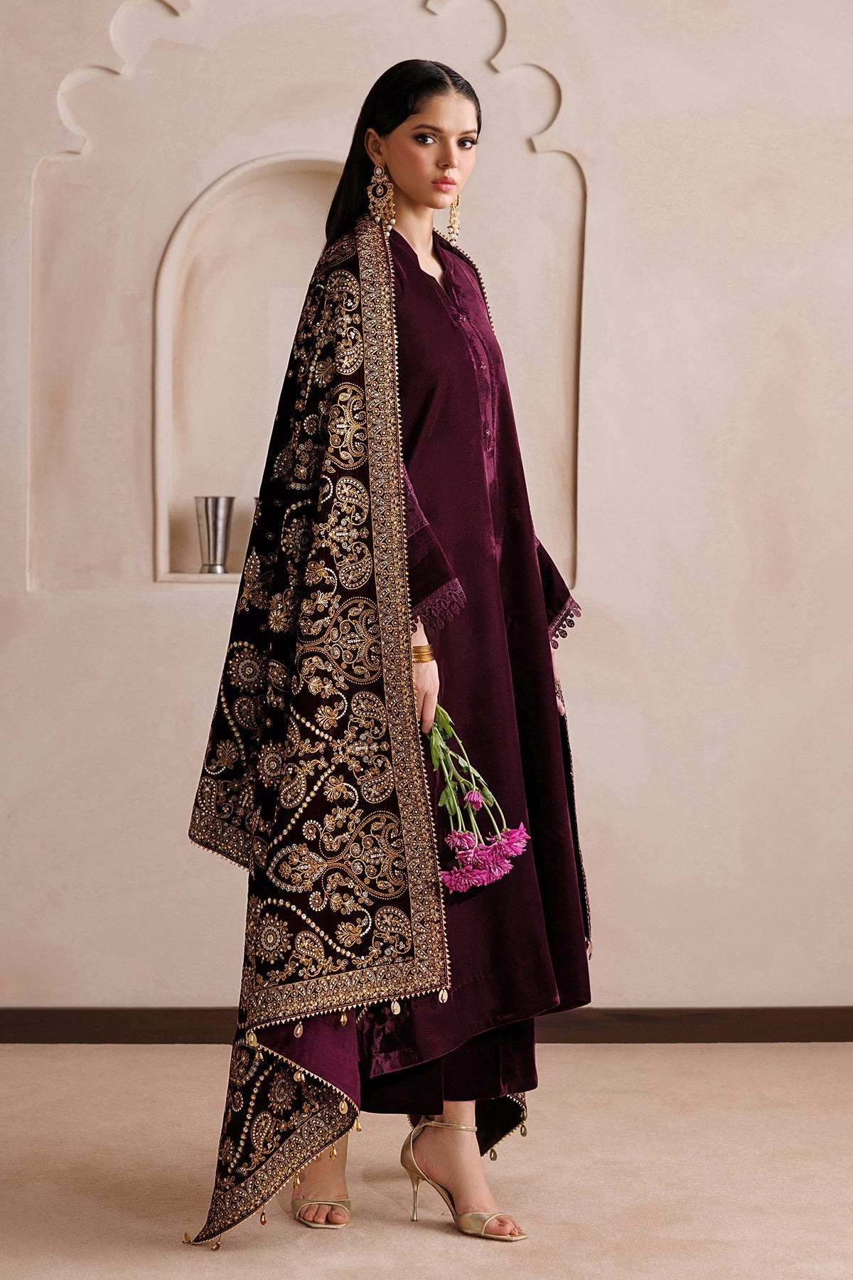 EMBROIDERED VELVET SHAWL VS-66