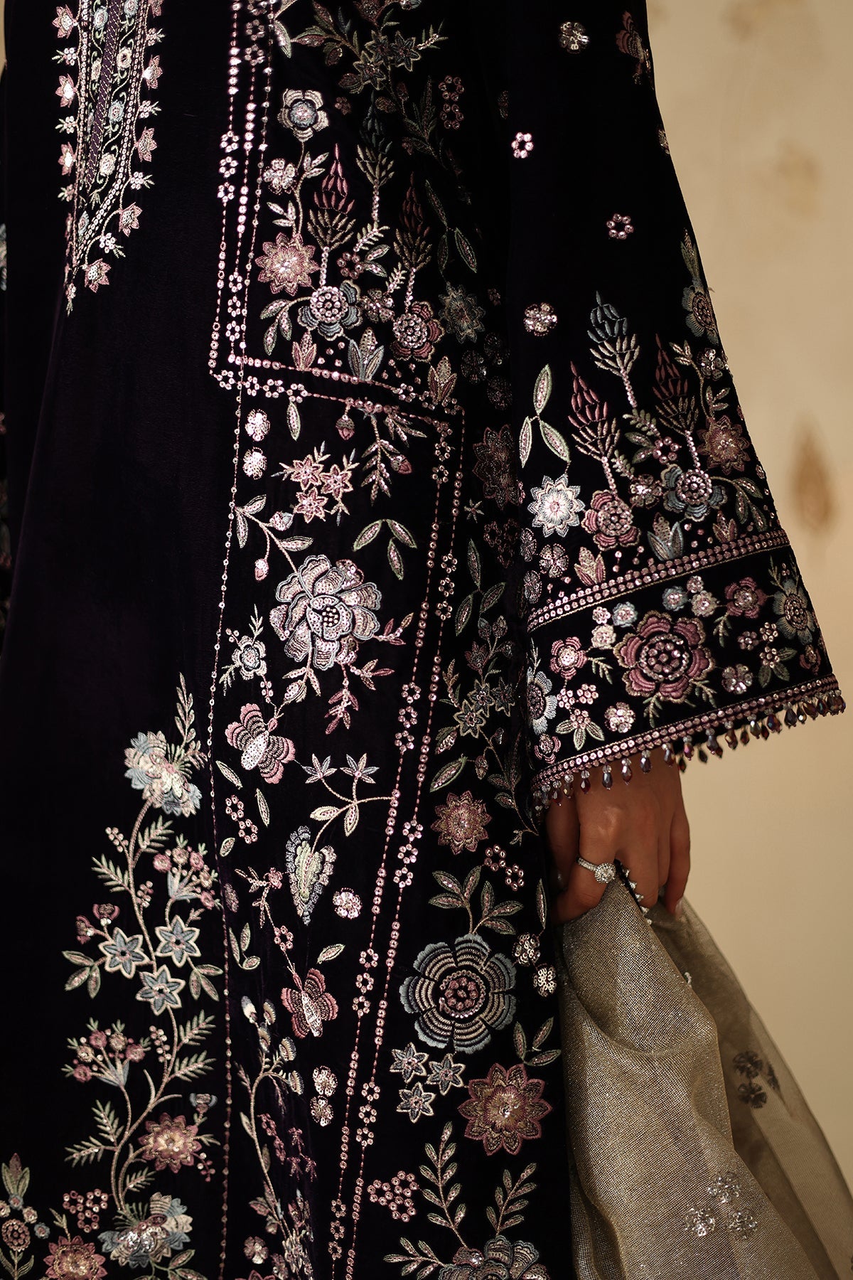 EMBROIDERED VELVET UF-4321