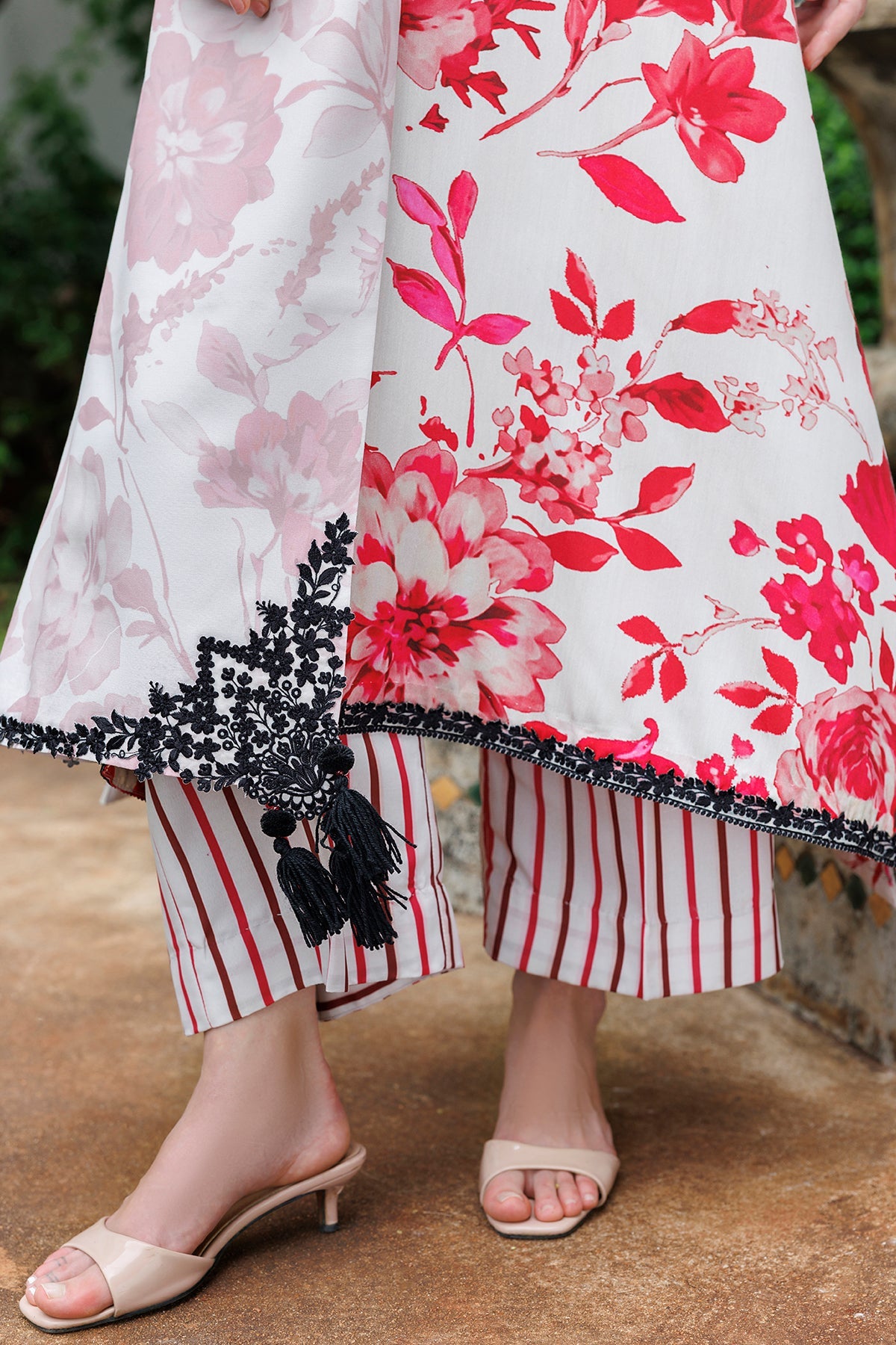 EMBROIDERED VISCOSE SILK UF-4583
