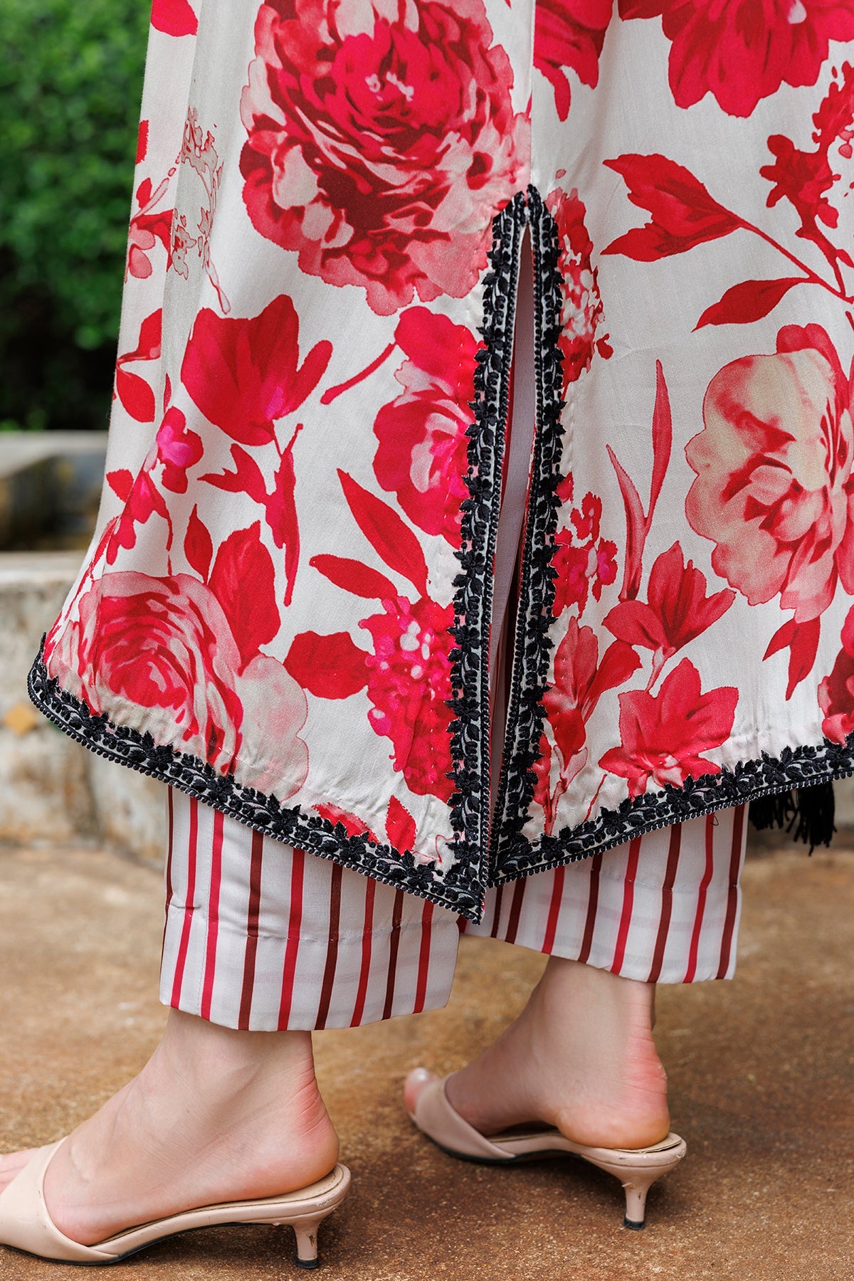 EMBROIDERED VISCOSE SILK UF-4583