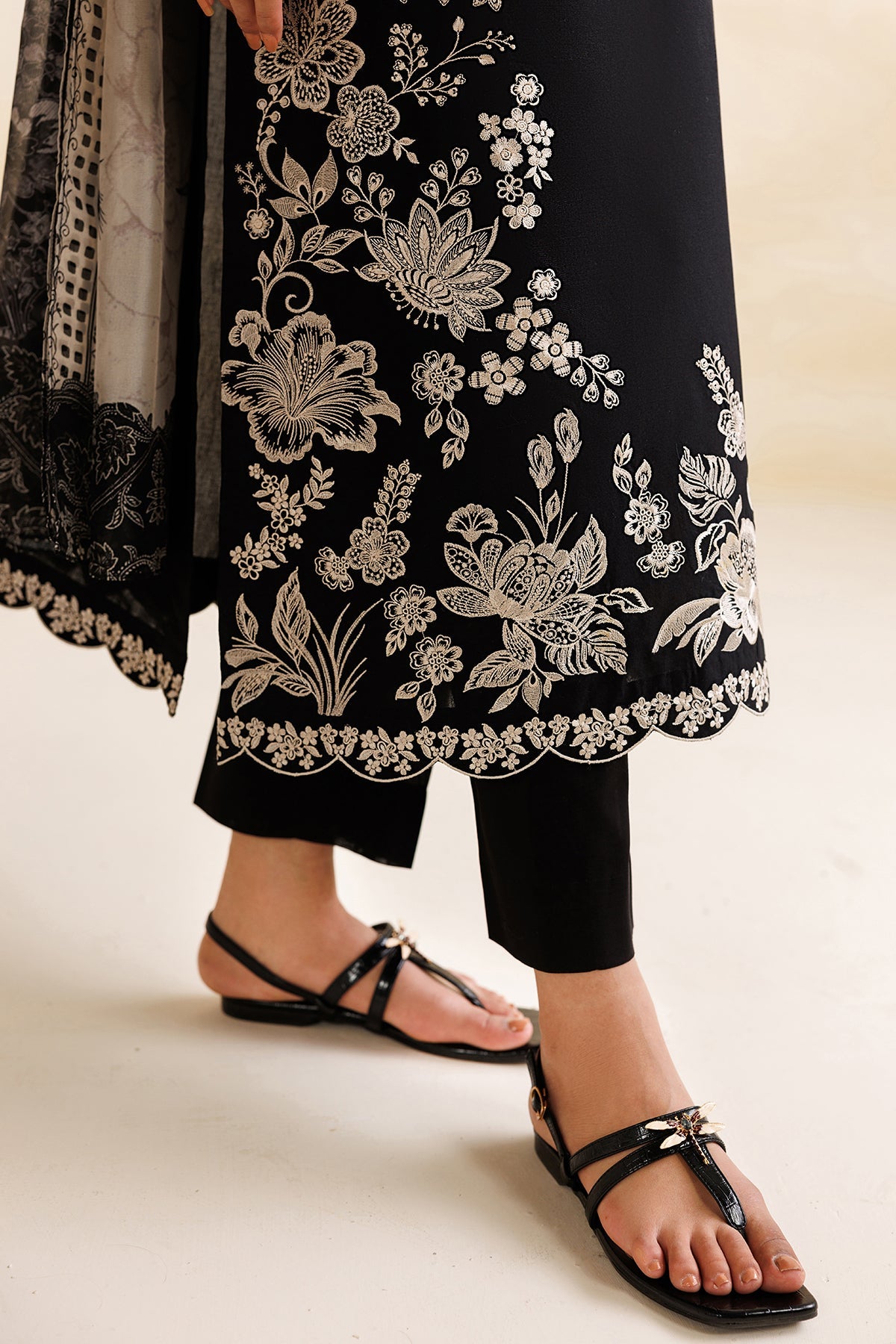 EMBROIDERED LAWN UF-4471